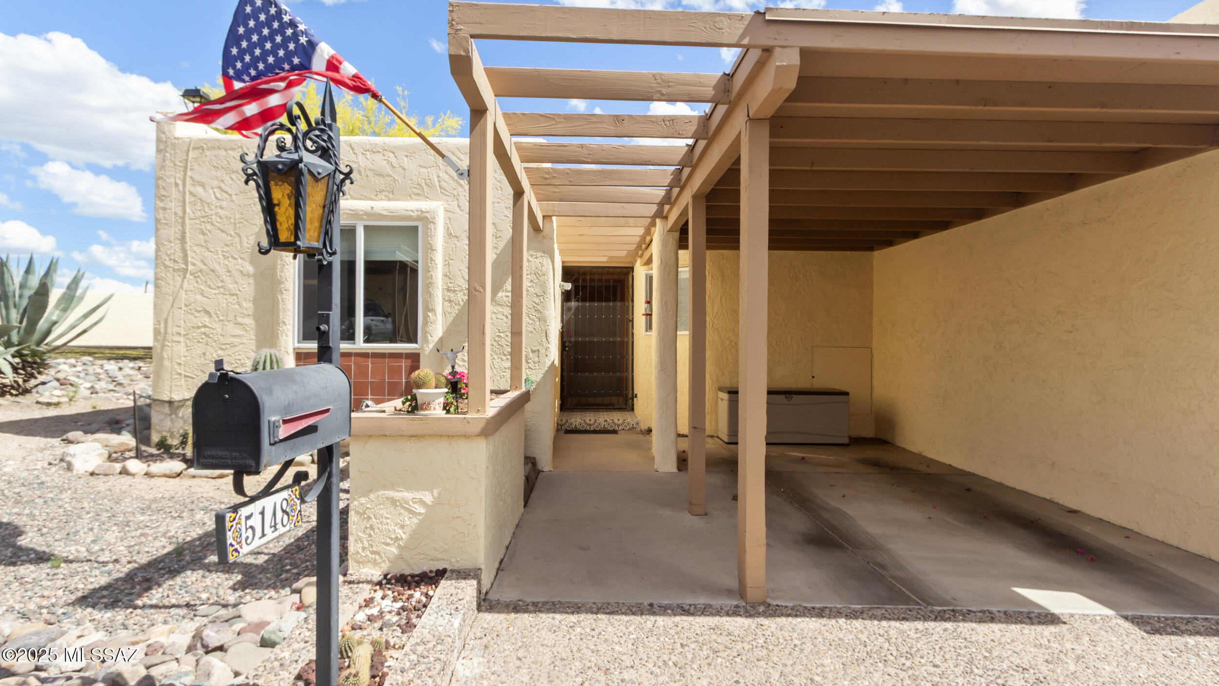 5148 N Avenida Primera