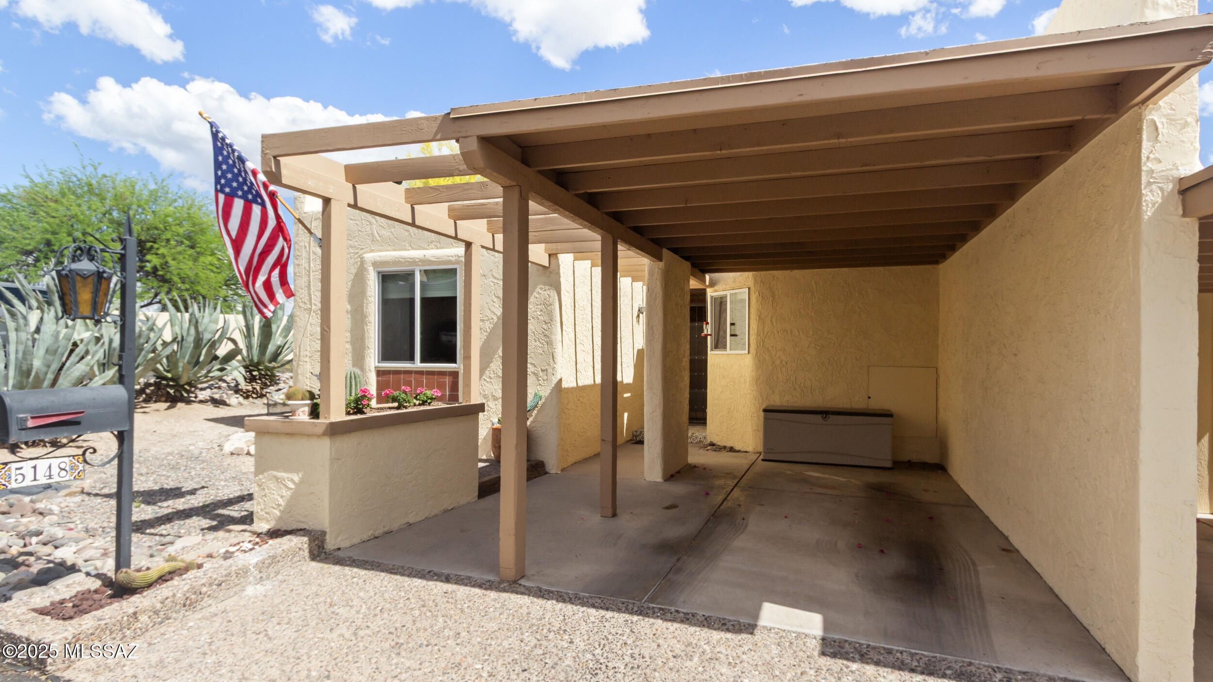 5148 N Avenida Primera