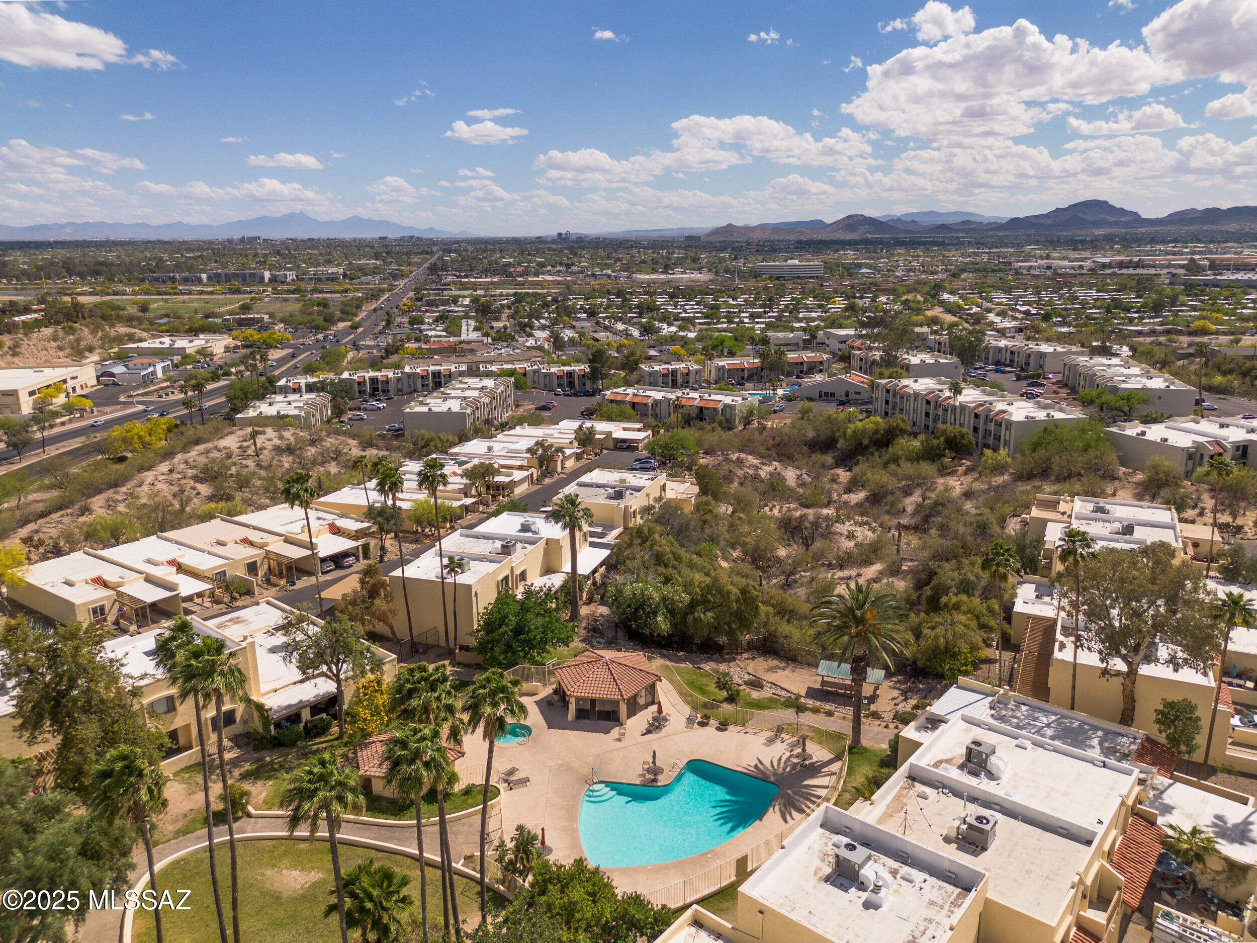 5148 N Avenida Primera