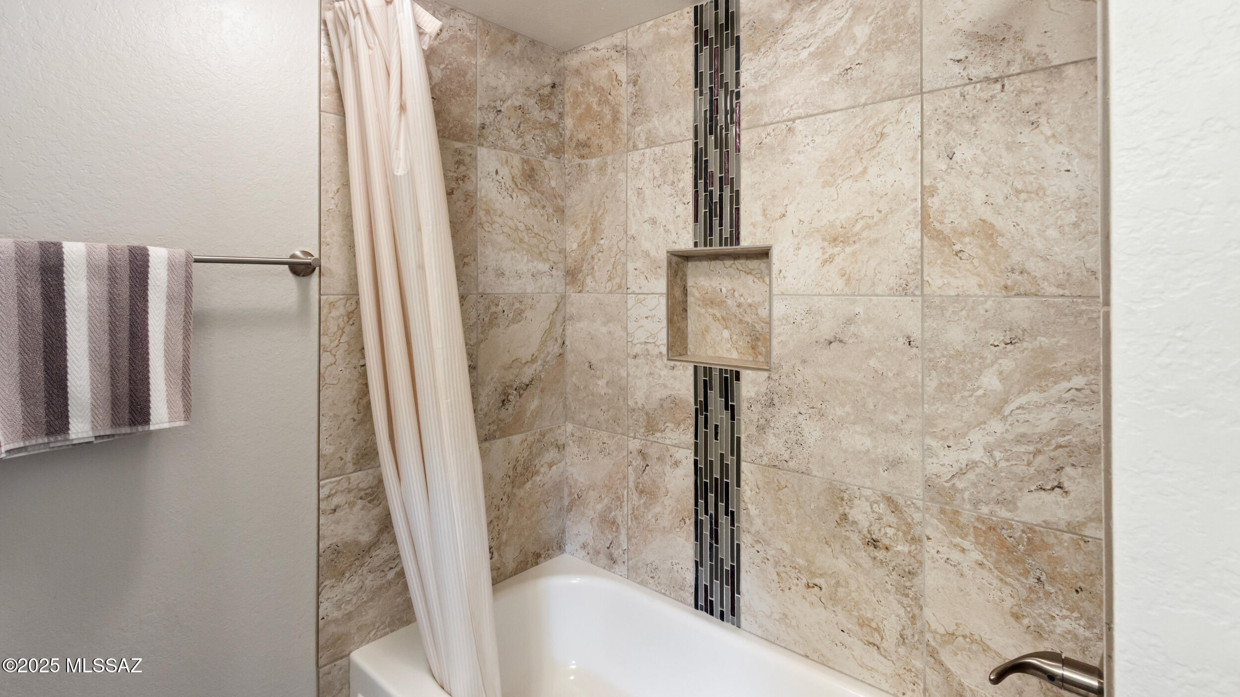 5148 N Avenida Primera