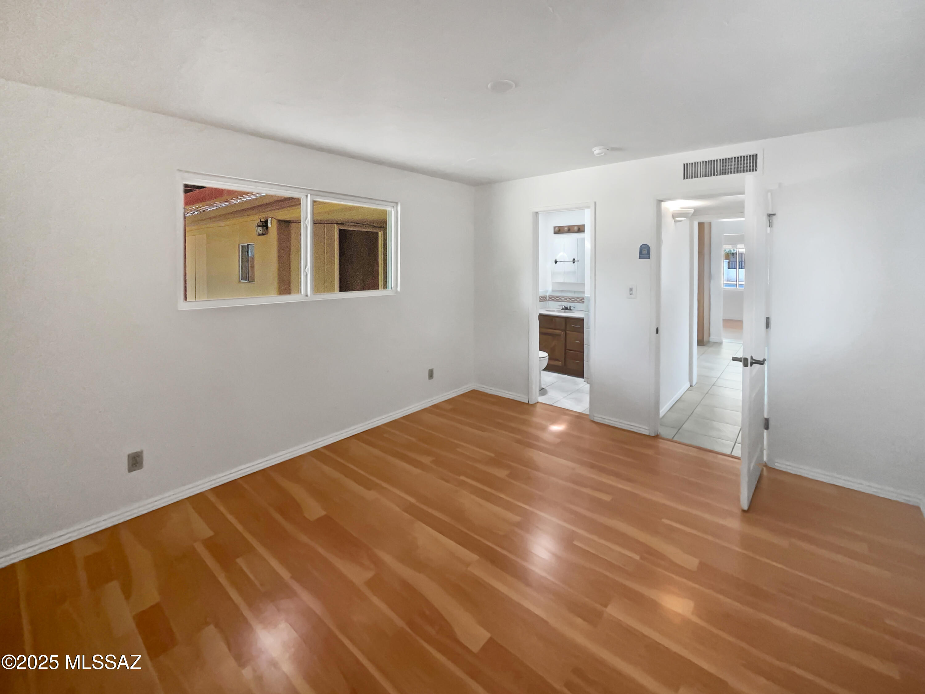 4813 E Seneca Street