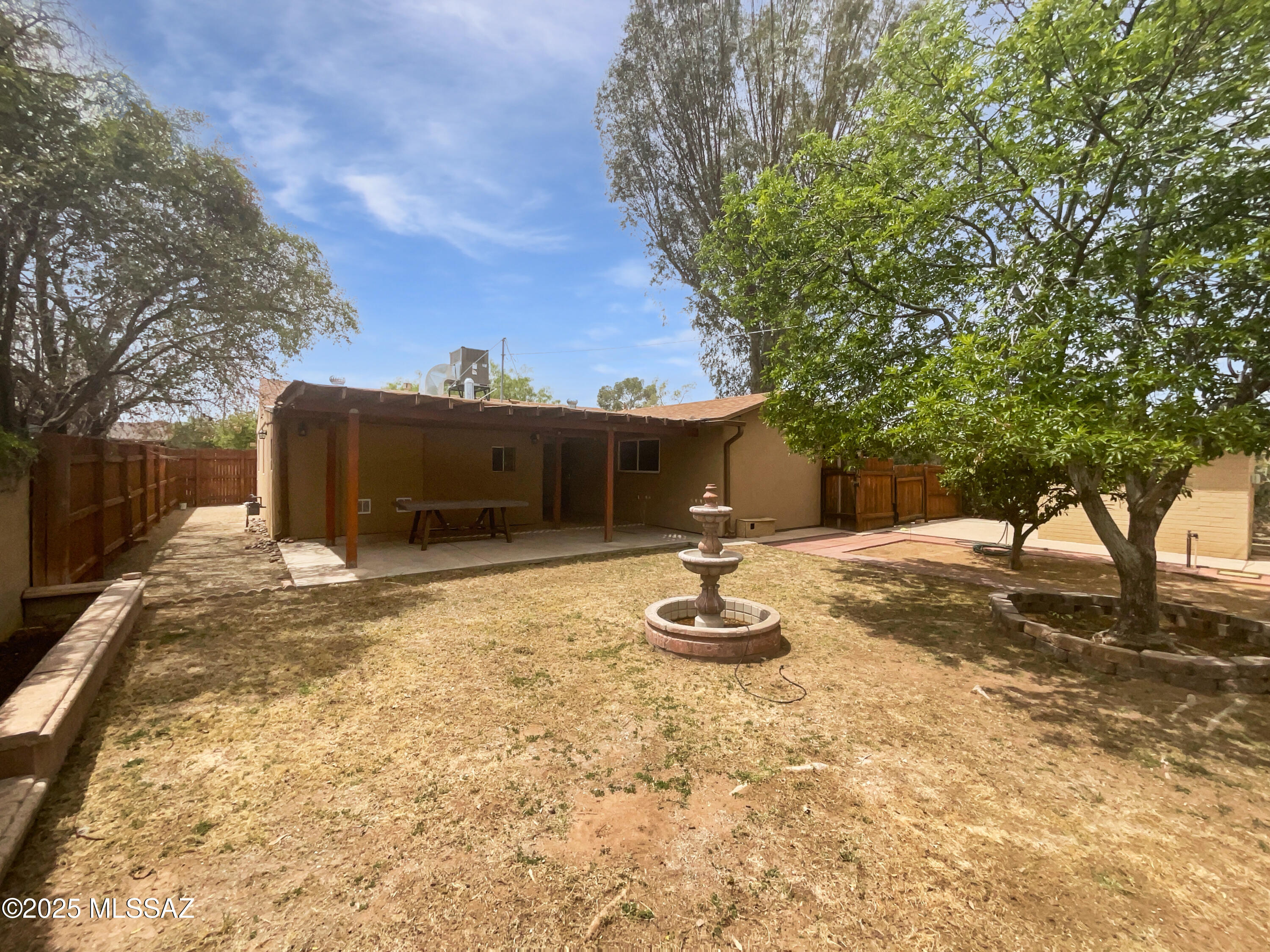 4813 E Seneca Street