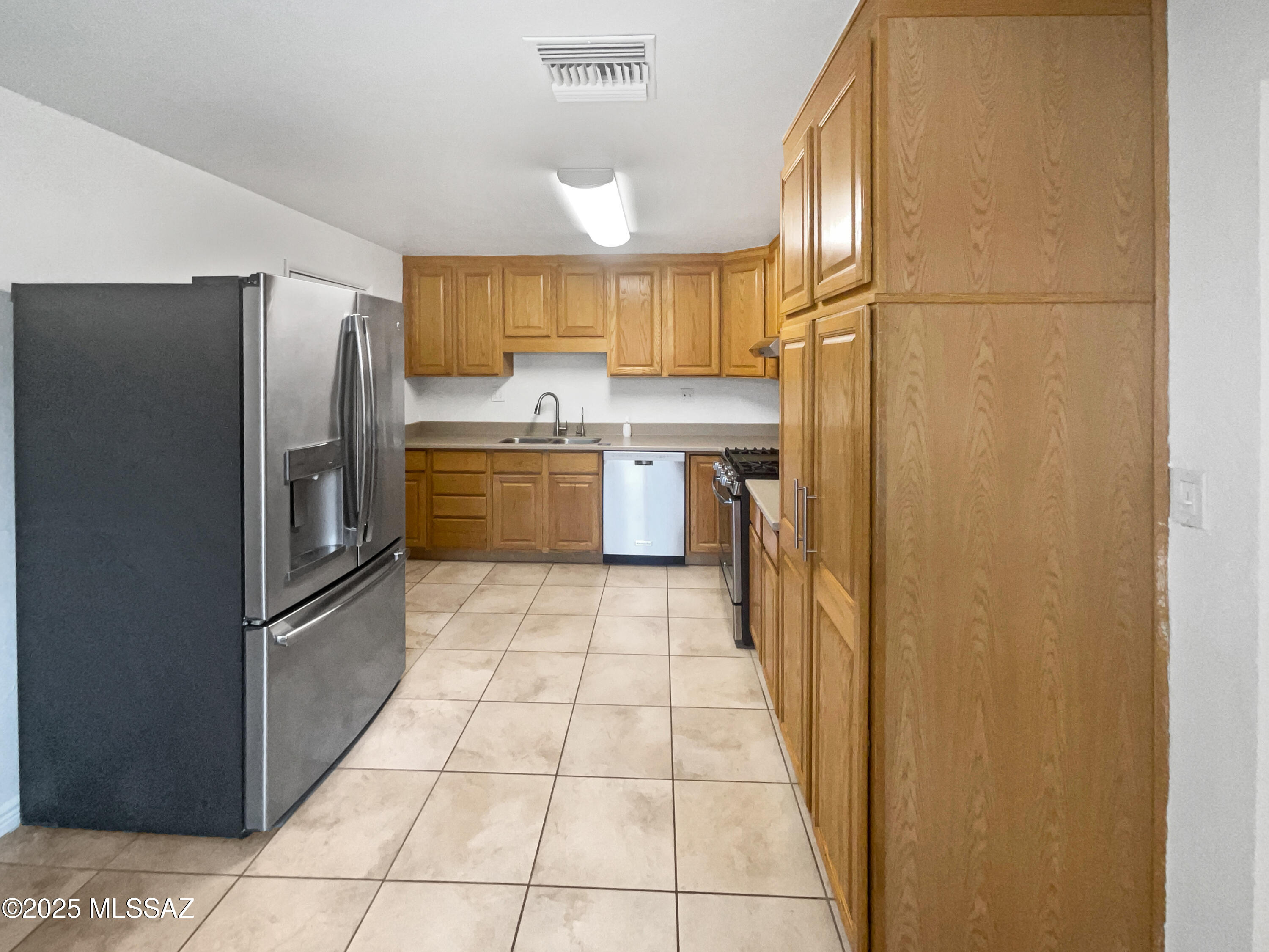 4813 E Seneca Street