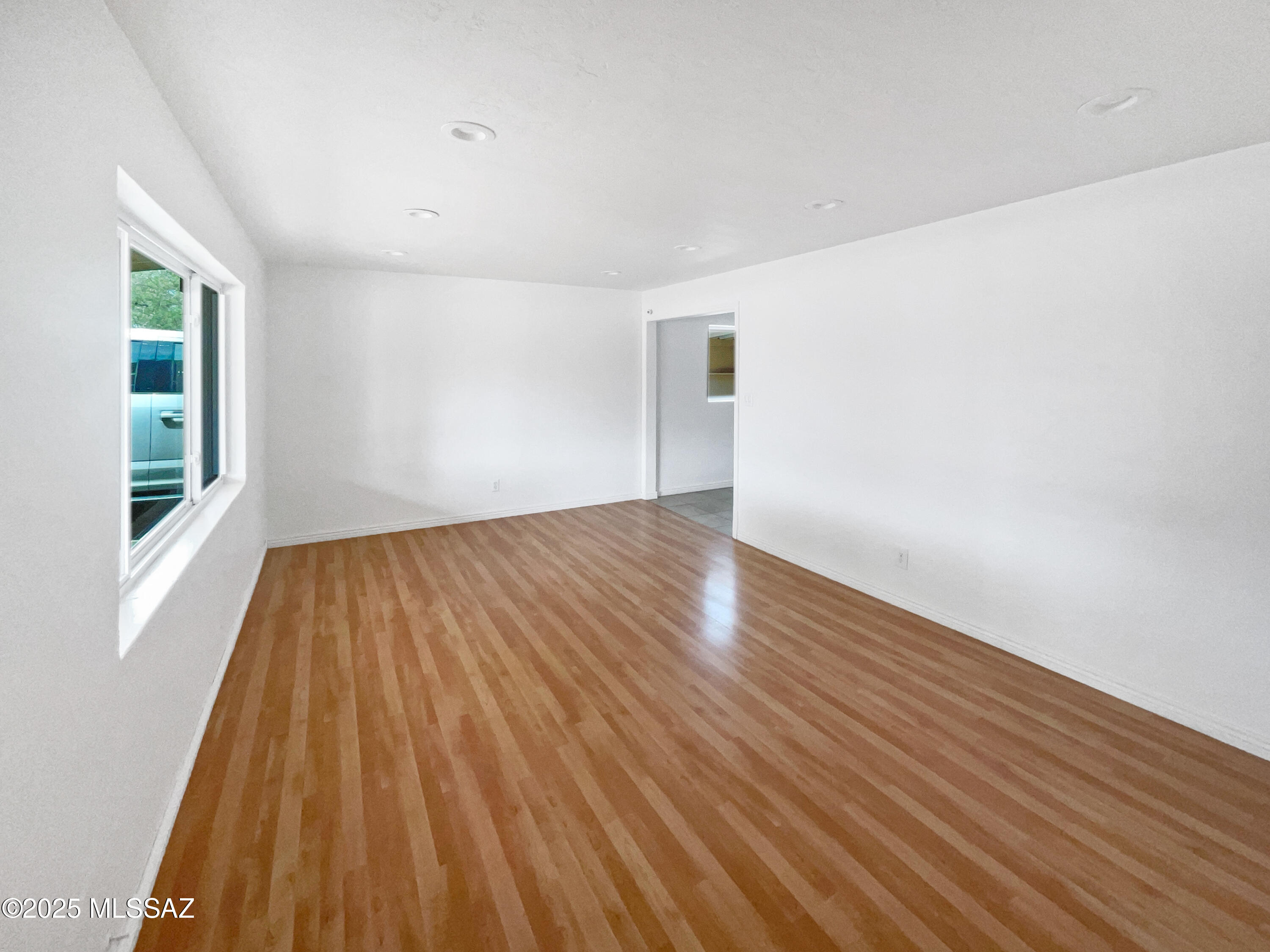 4813 E Seneca Street