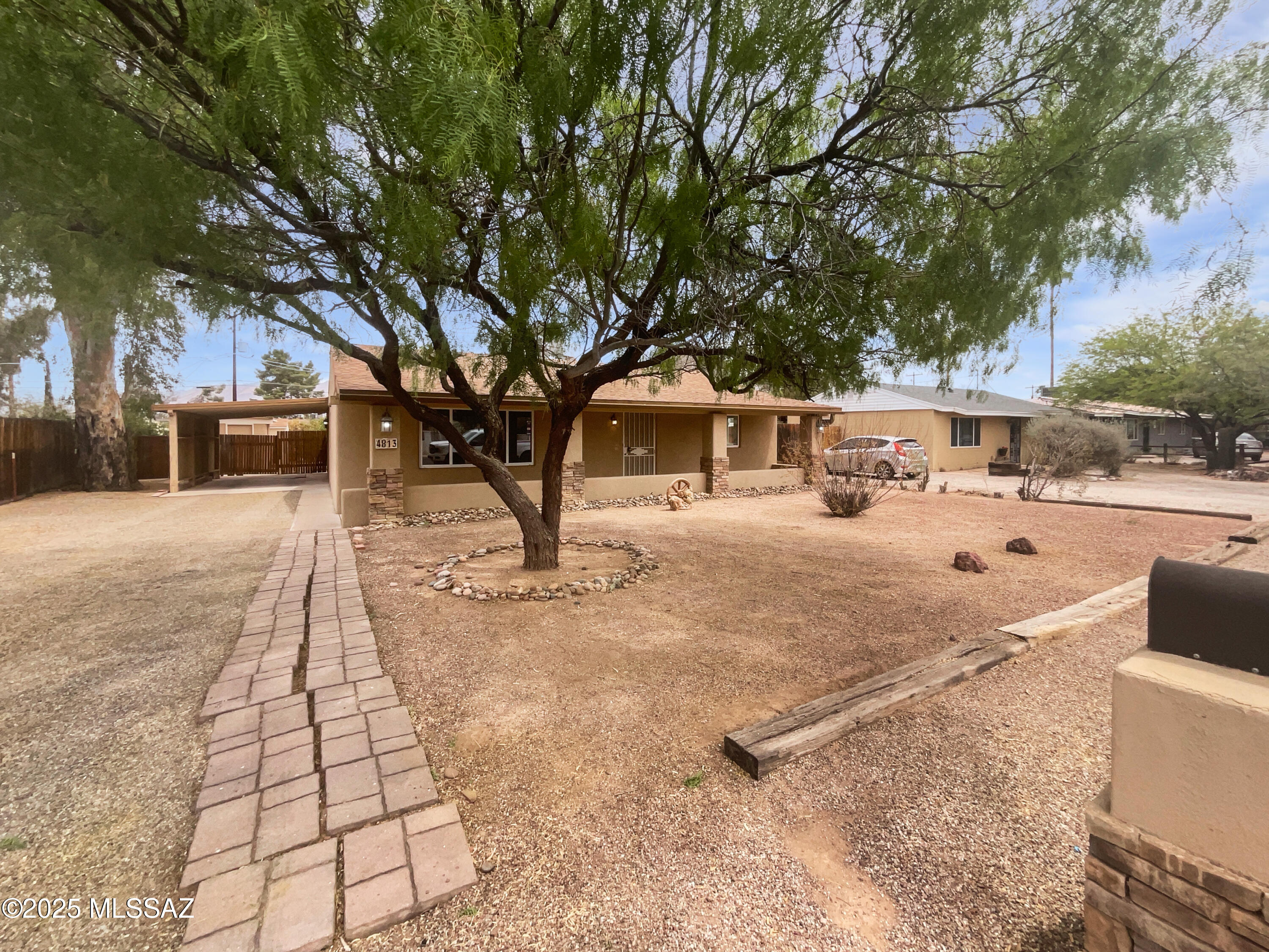 4813 E Seneca Street