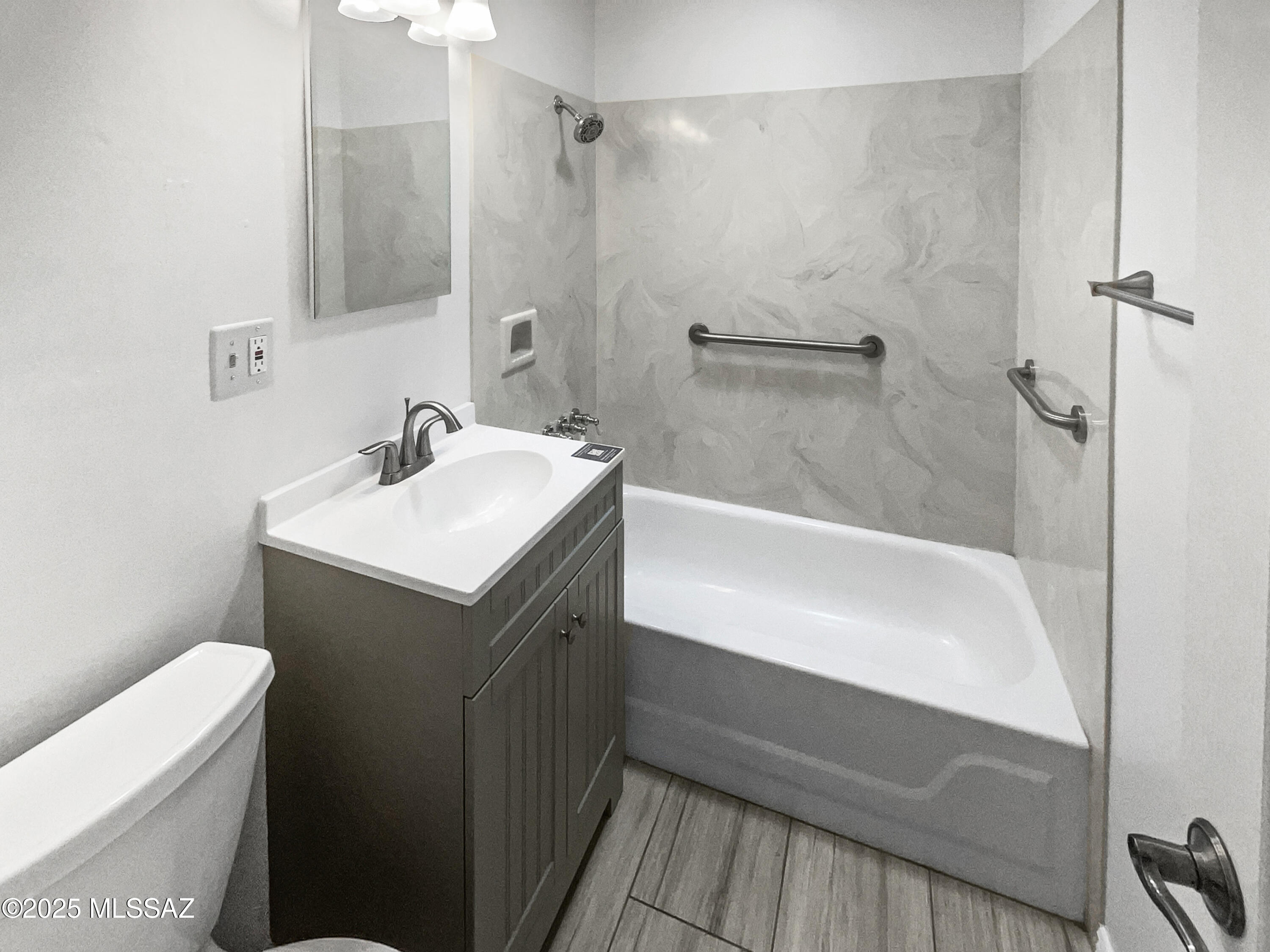 4813 E Seneca Street