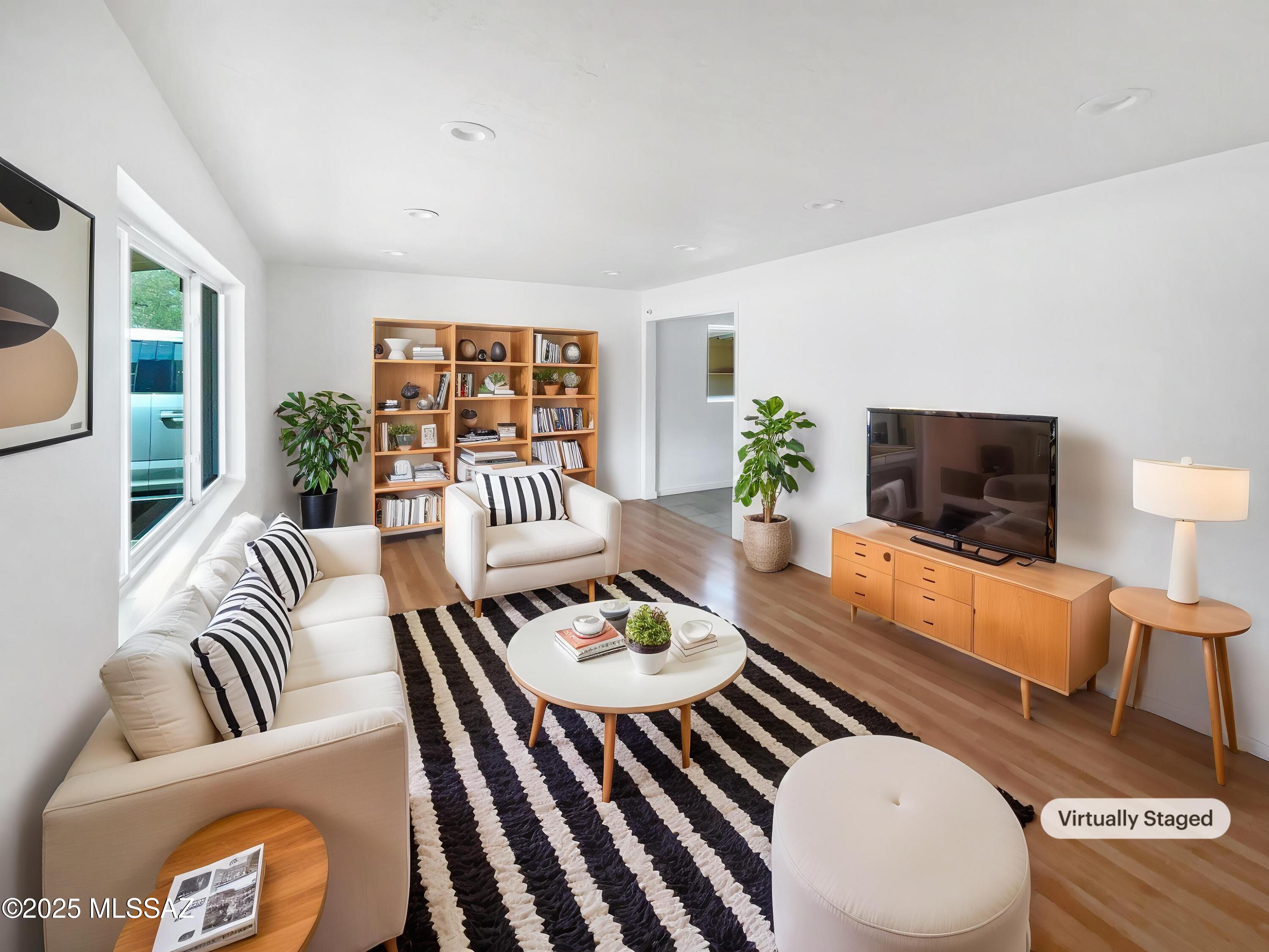 4813 E Seneca Street