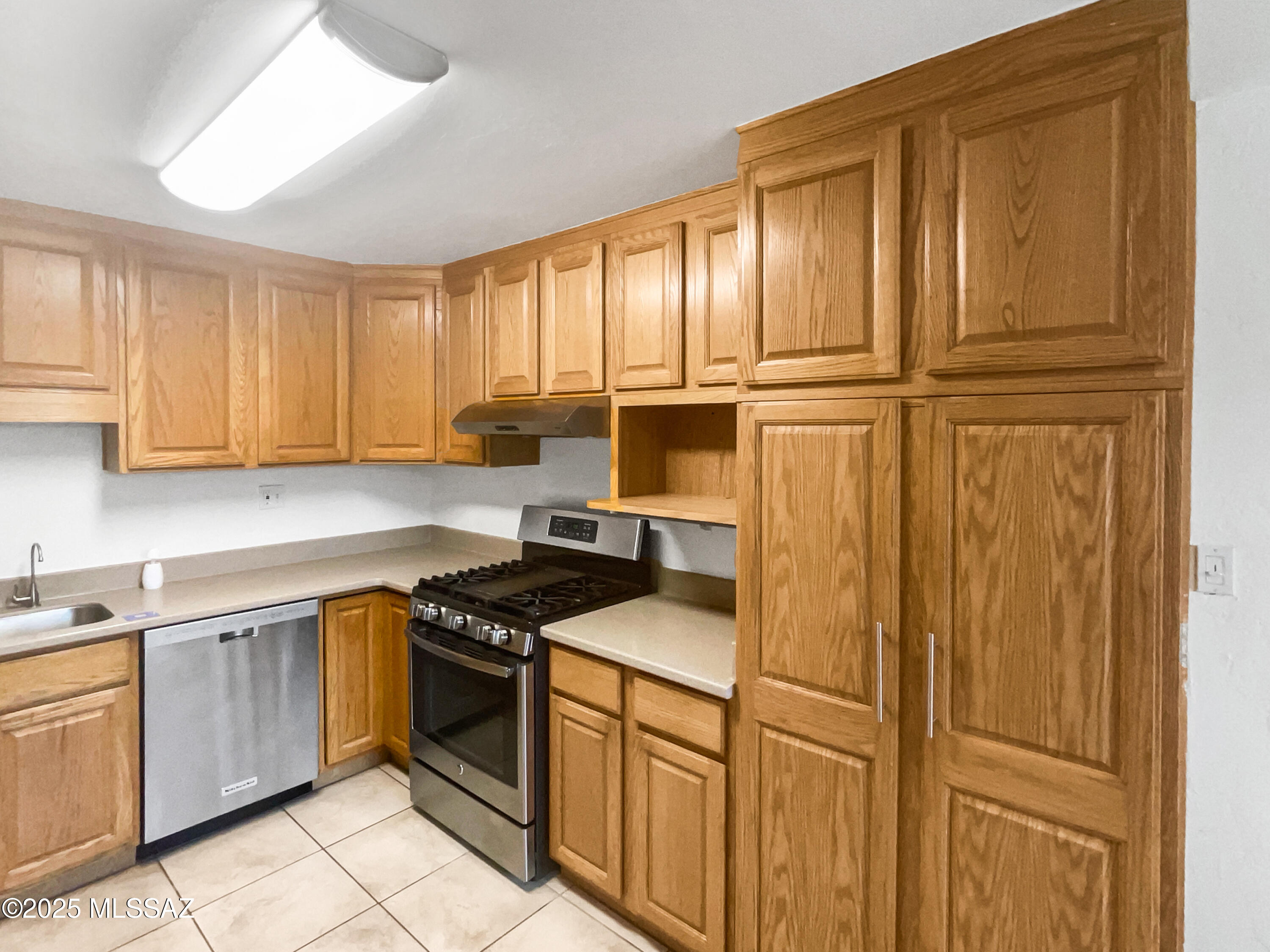 4813 E Seneca Street