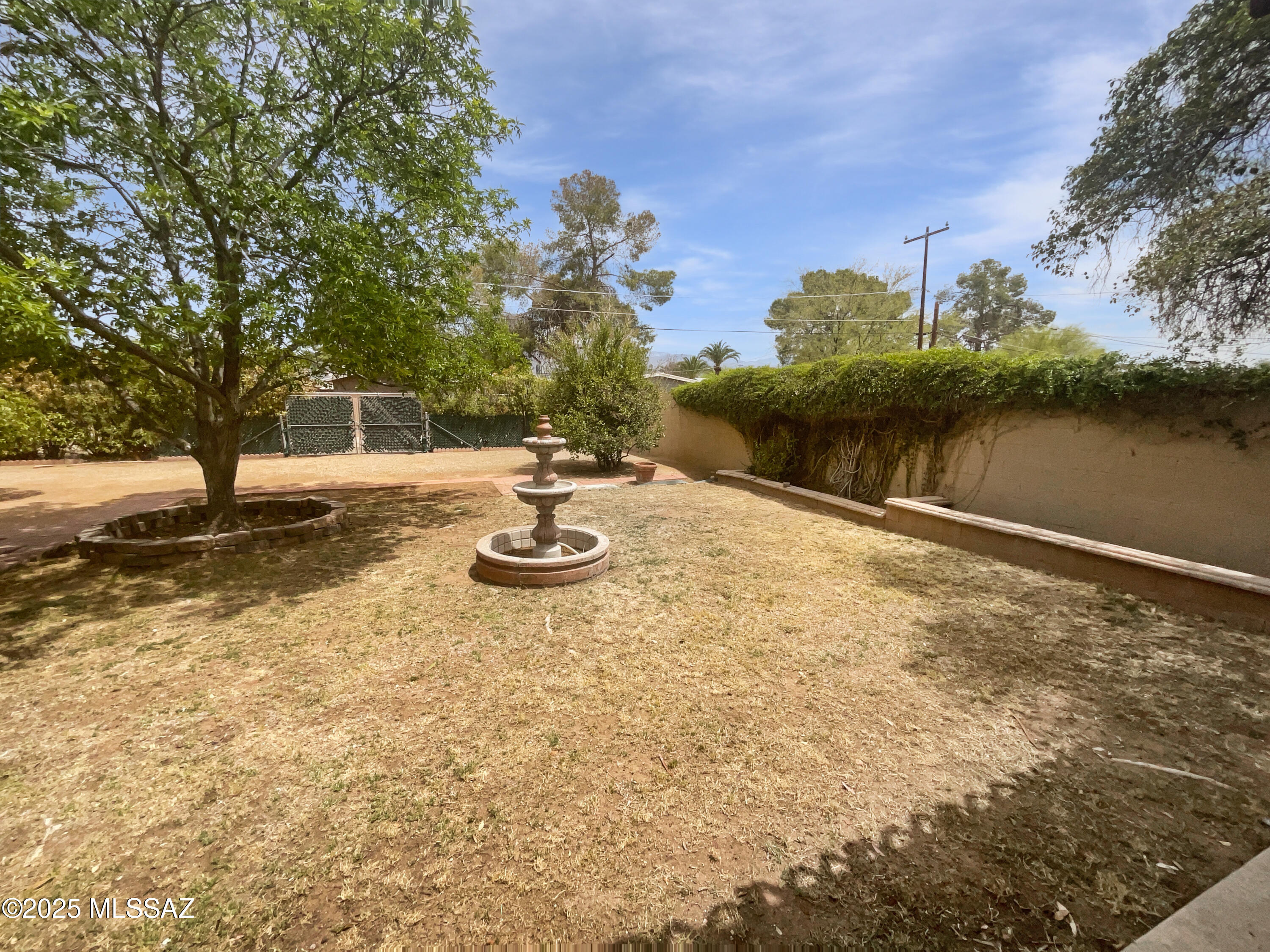 4813 E Seneca Street