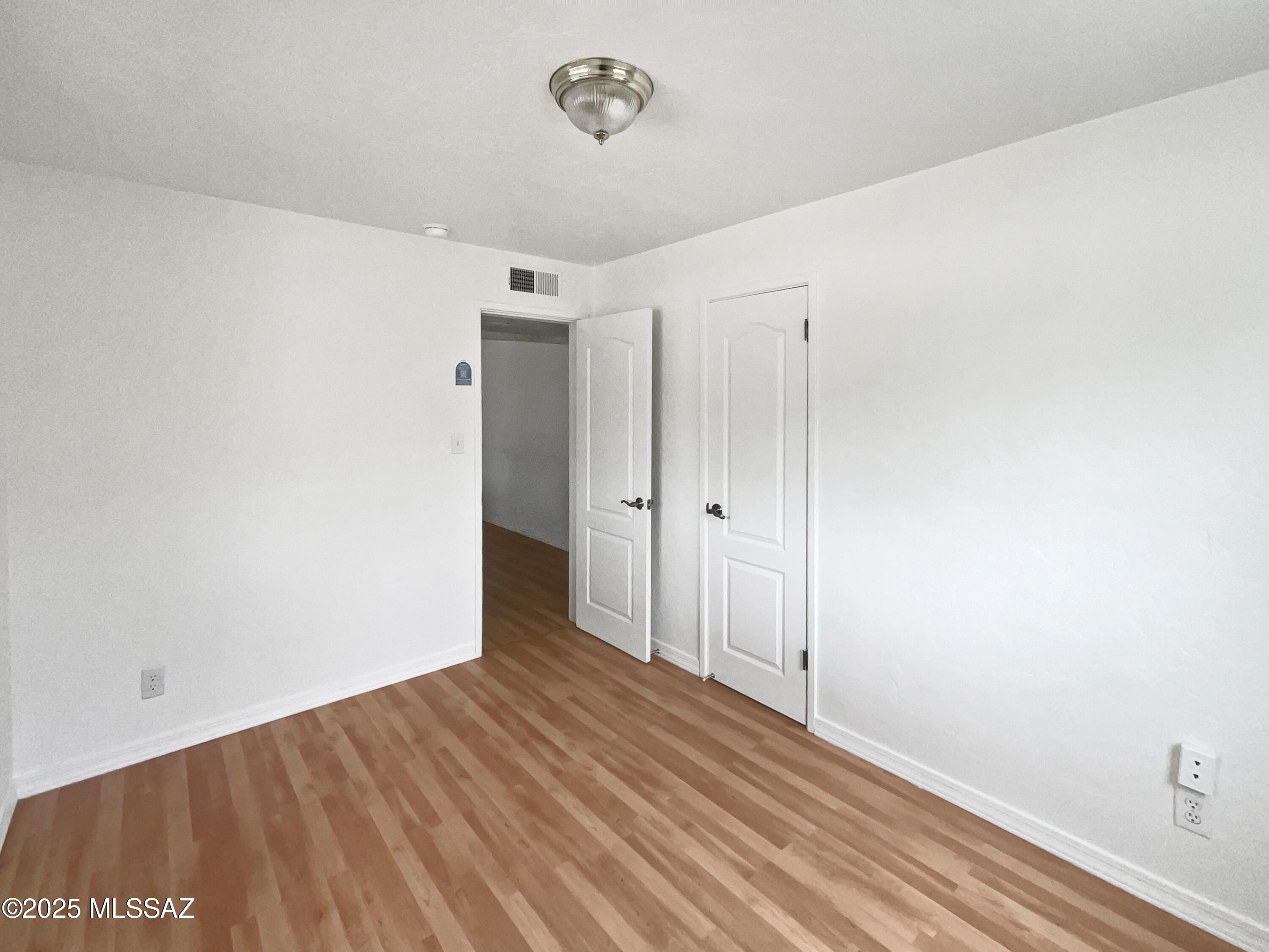 4813 E Seneca Street