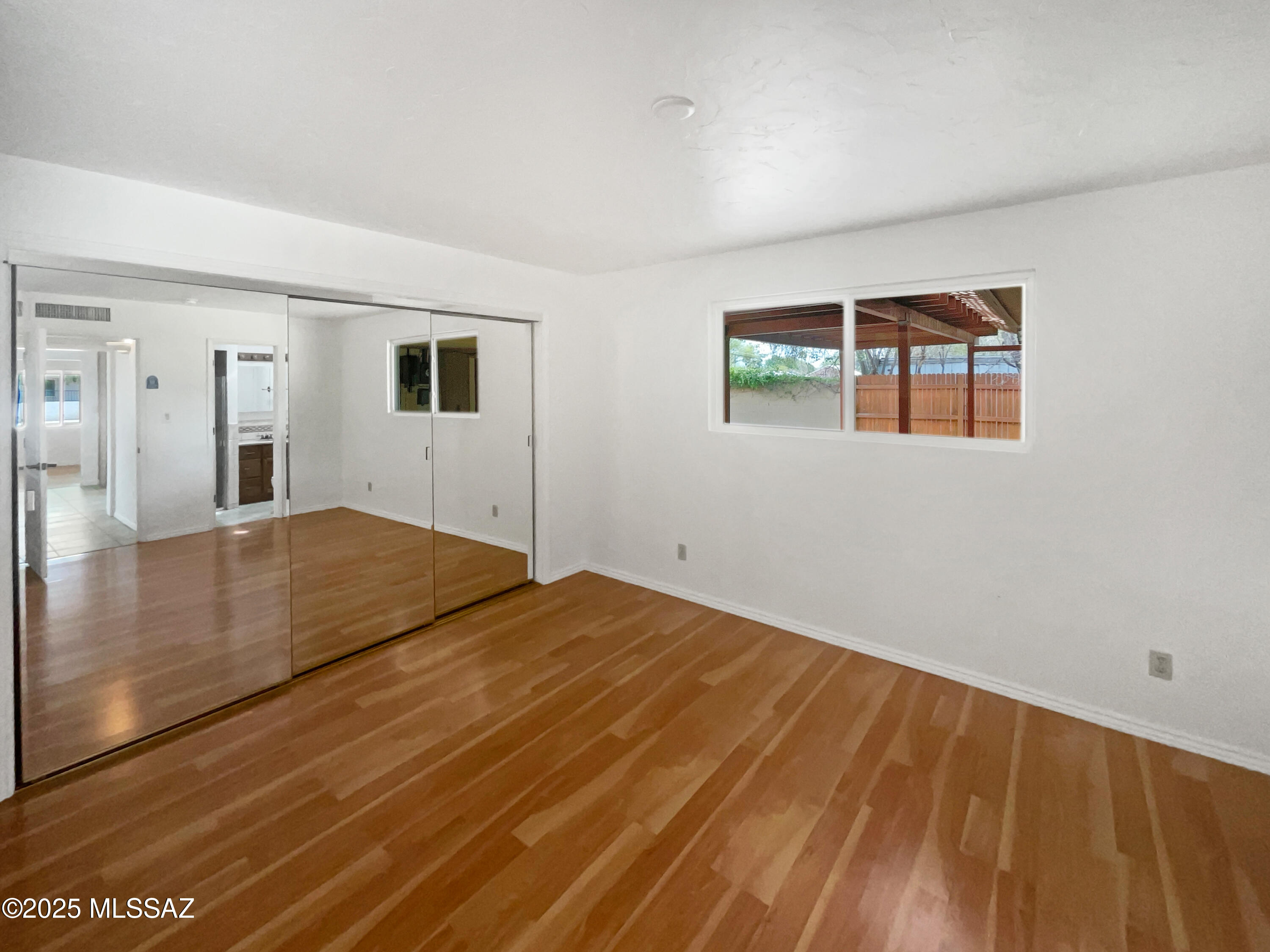 4813 E Seneca Street