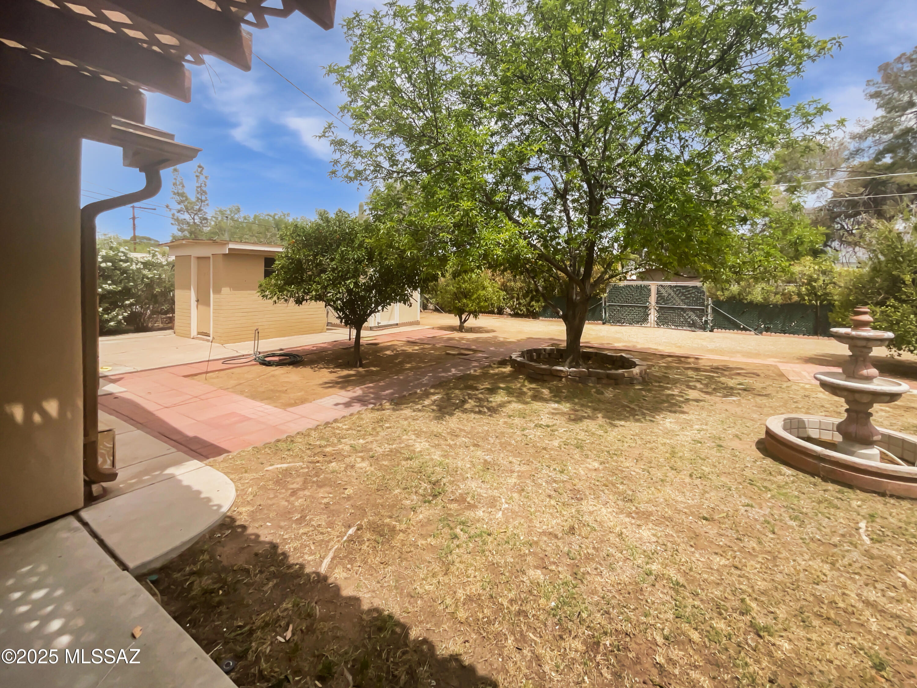 4813 E Seneca Street