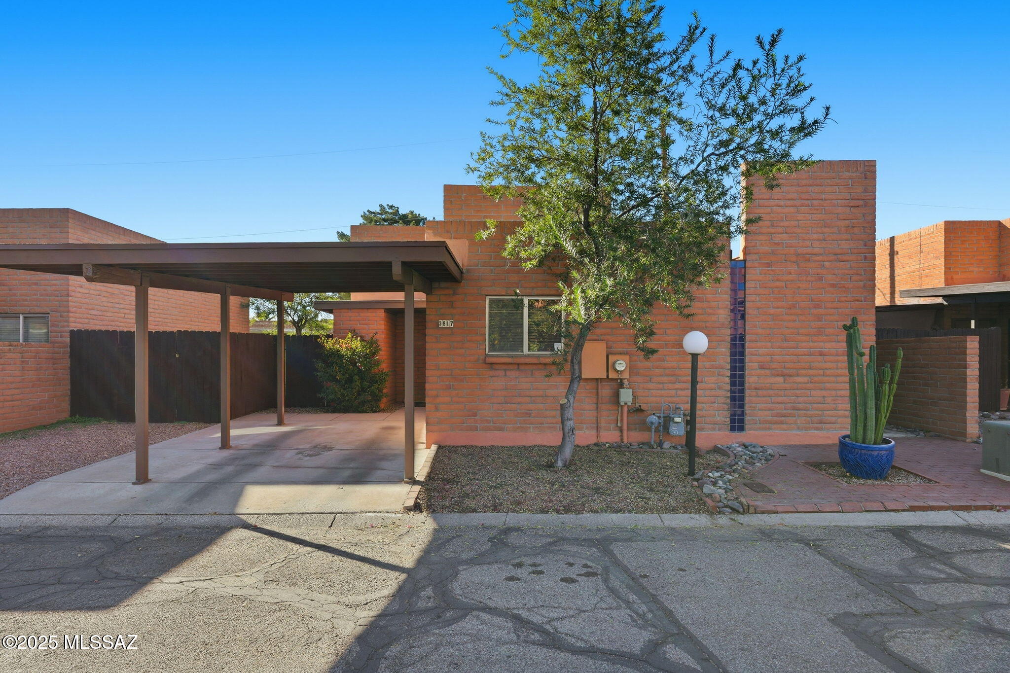 3817 N Pasatiempo Place
