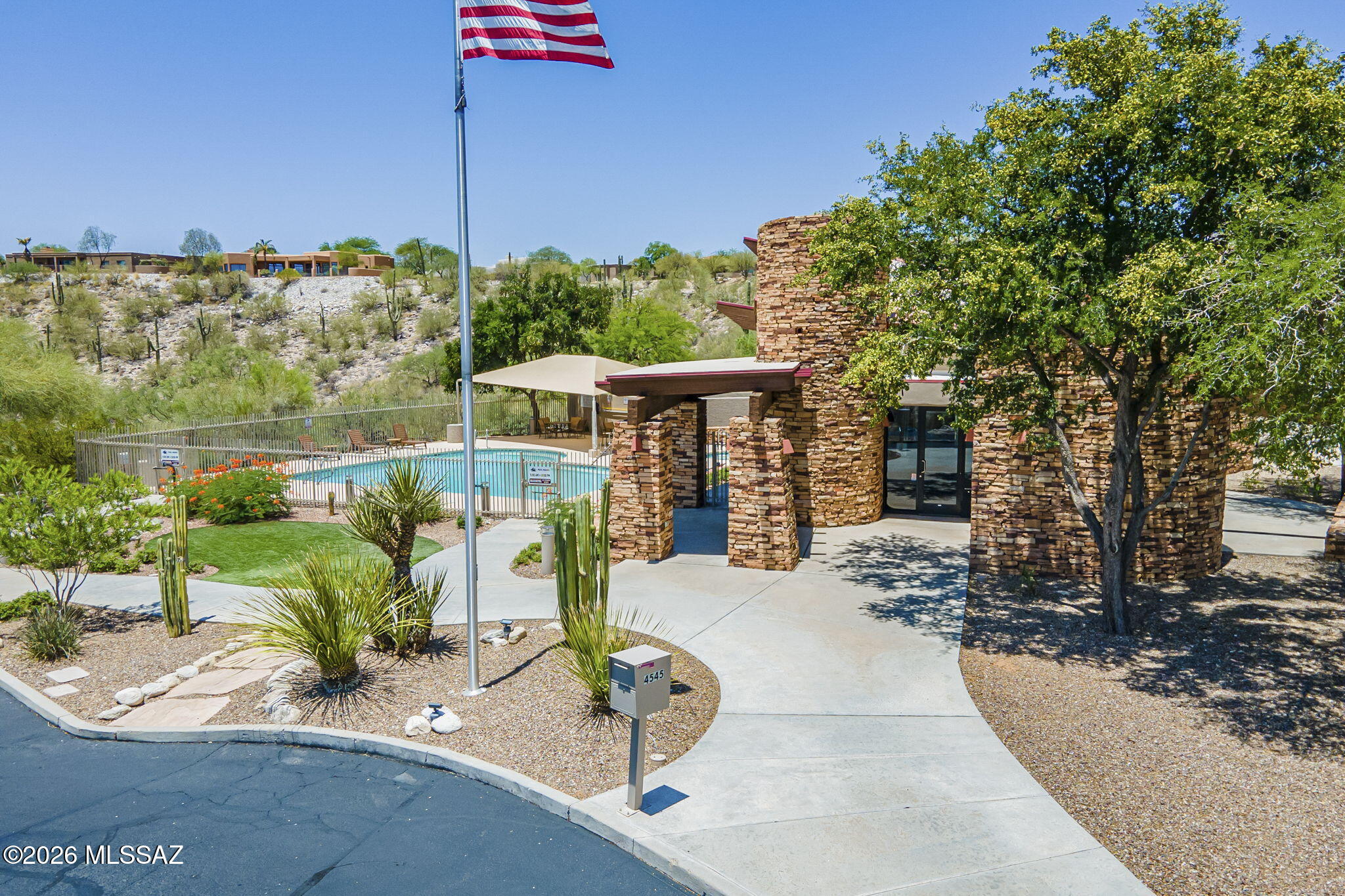 4318 N Sunset Cliff Drive