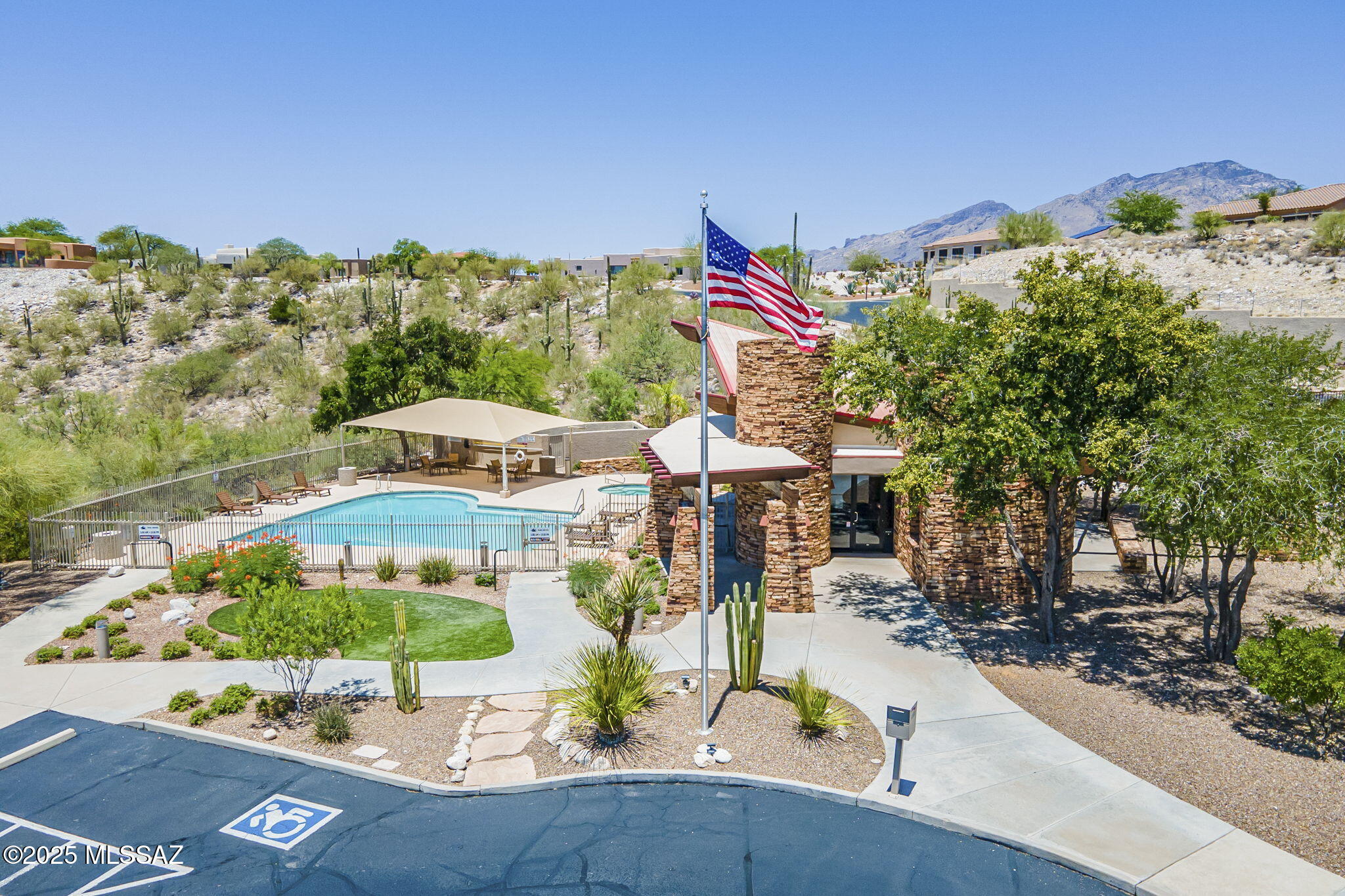 4318 N Sunset Cliff Drive