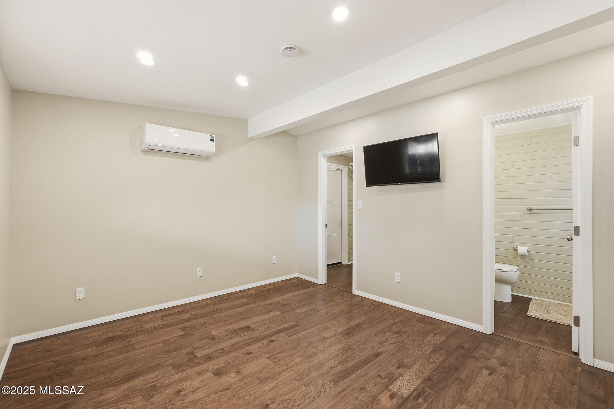 6950 E Hawthorne Street