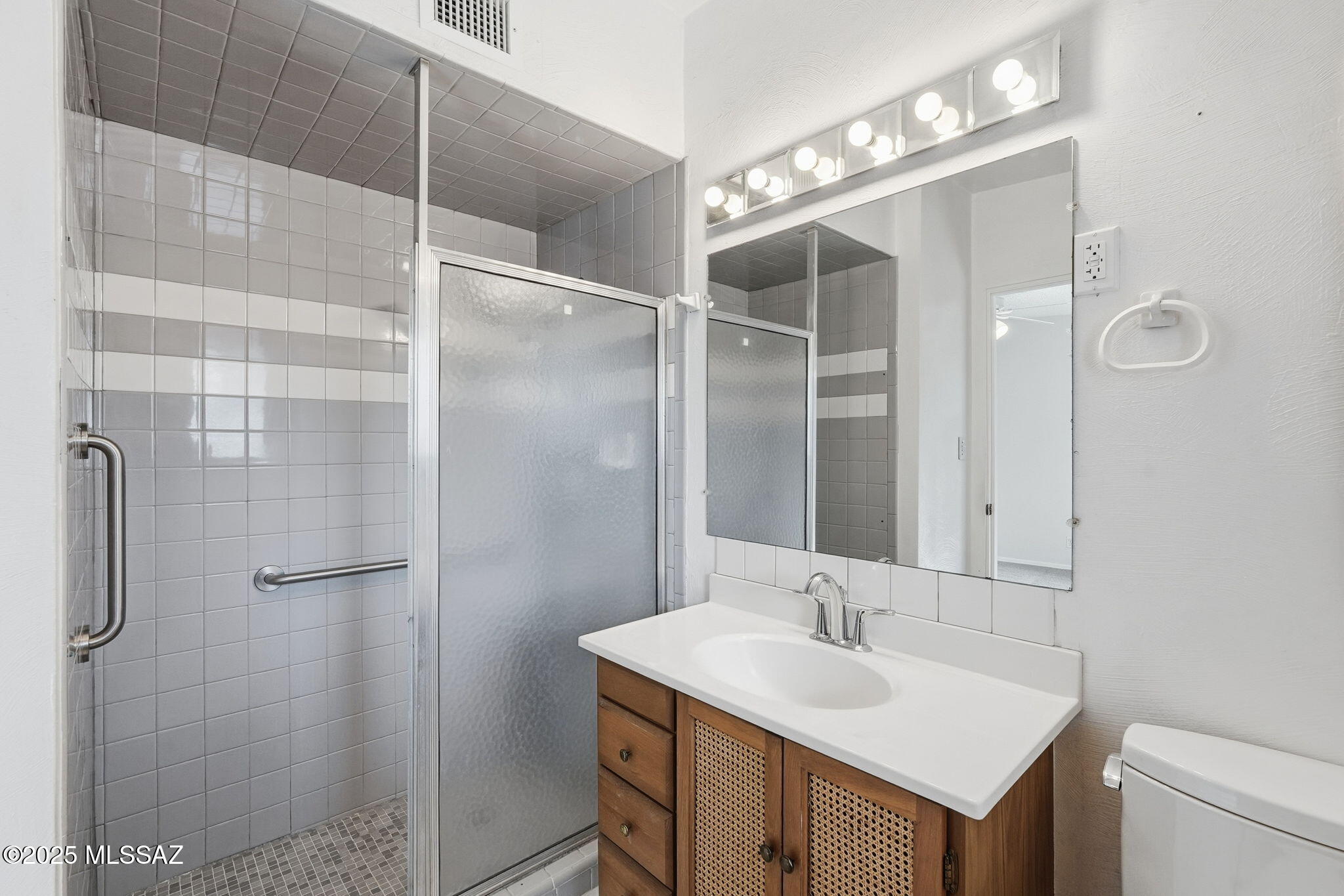 6950 E Hawthorne Street