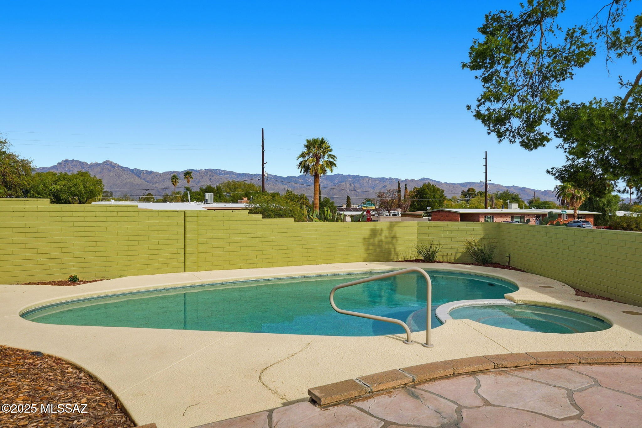 6950 E Hawthorne Street