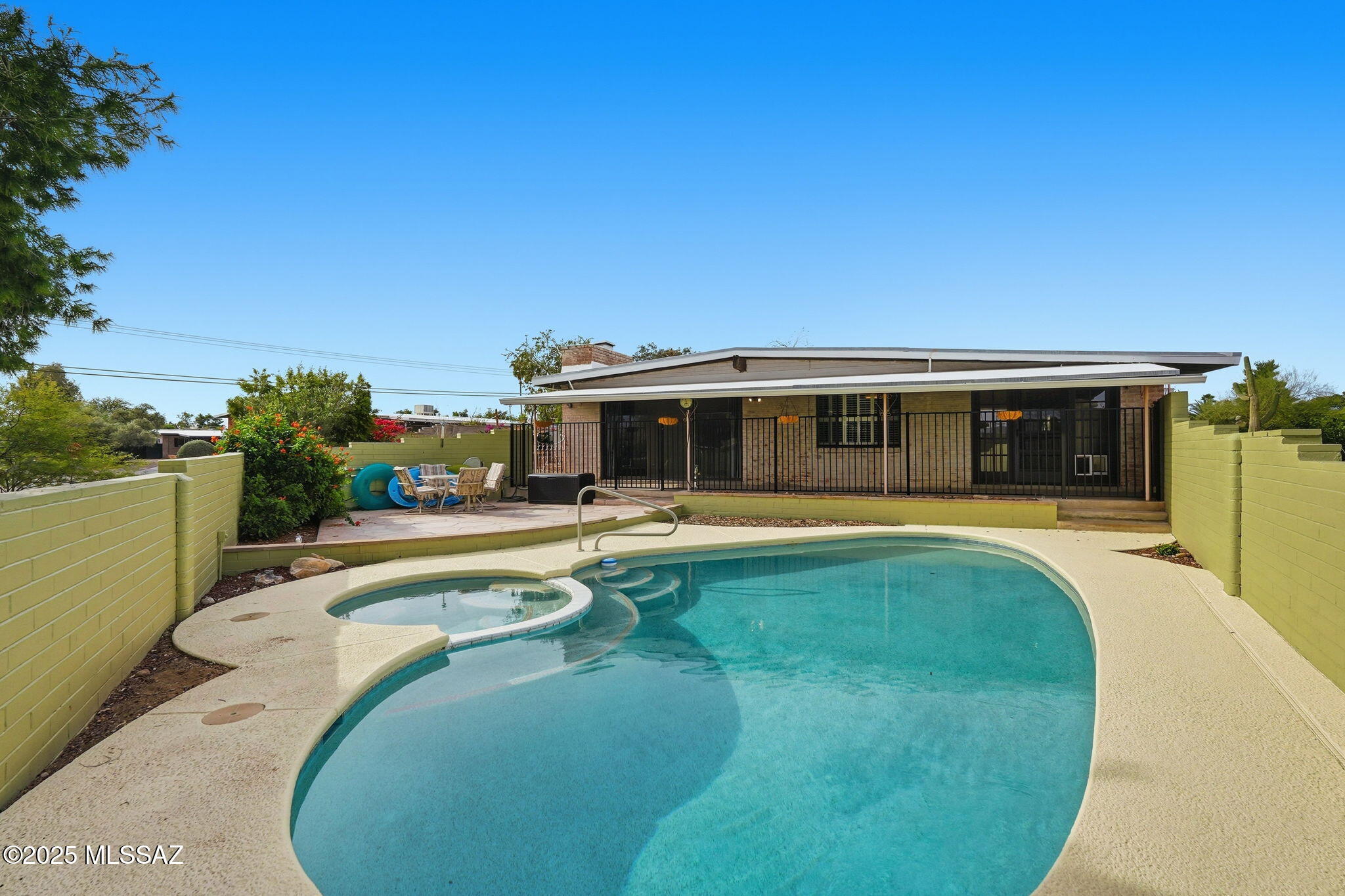 6950 E Hawthorne Street