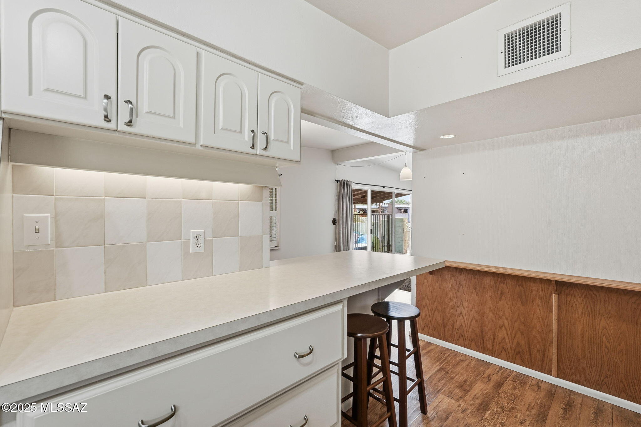 6950 E Hawthorne Street