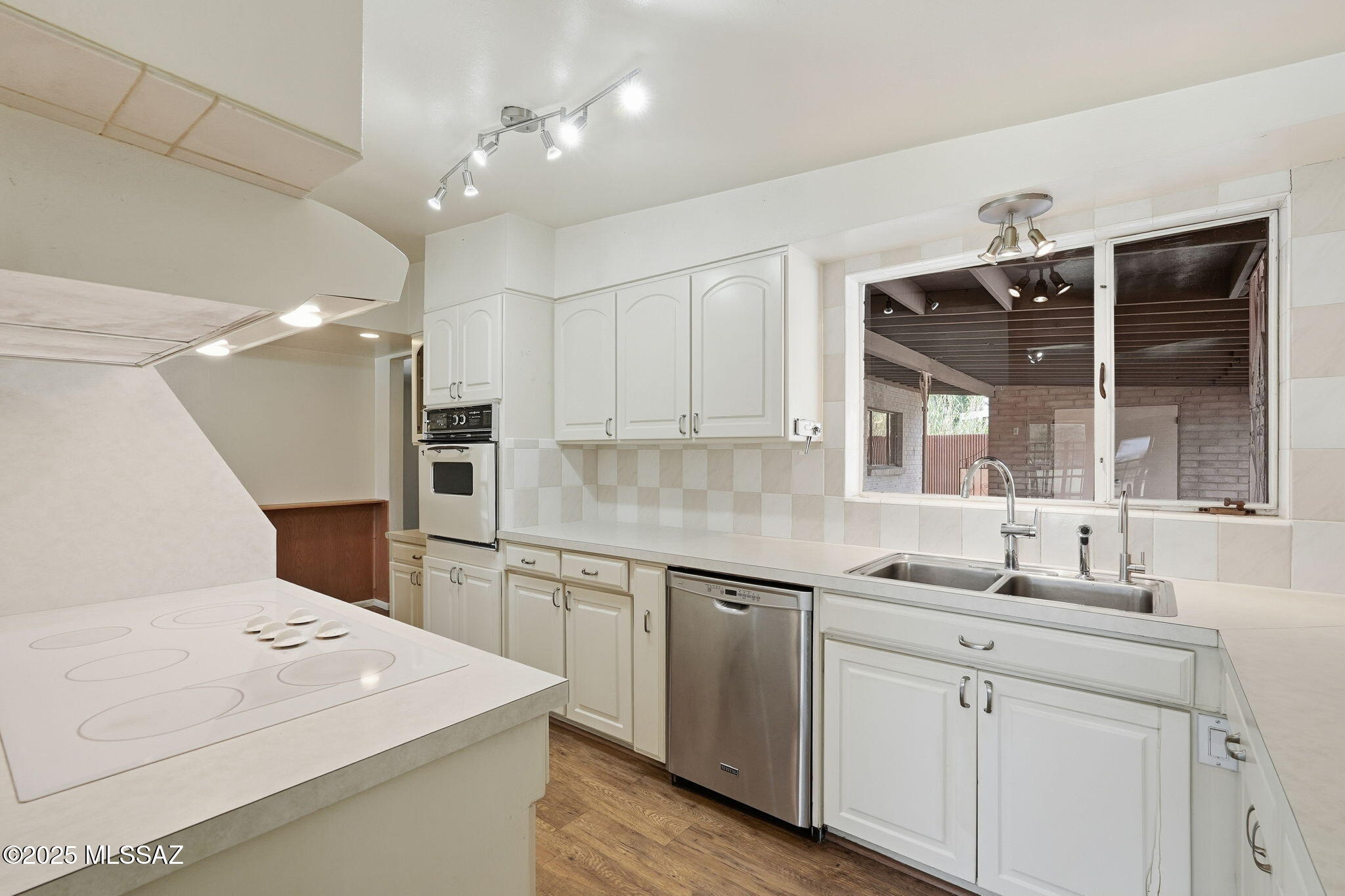 6950 E Hawthorne Street