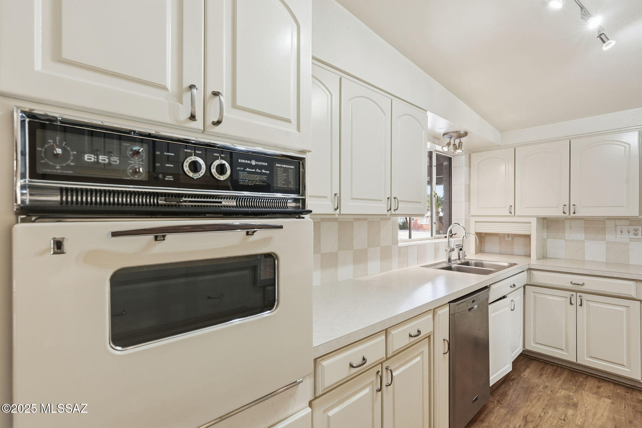 6950 E Hawthorne Street