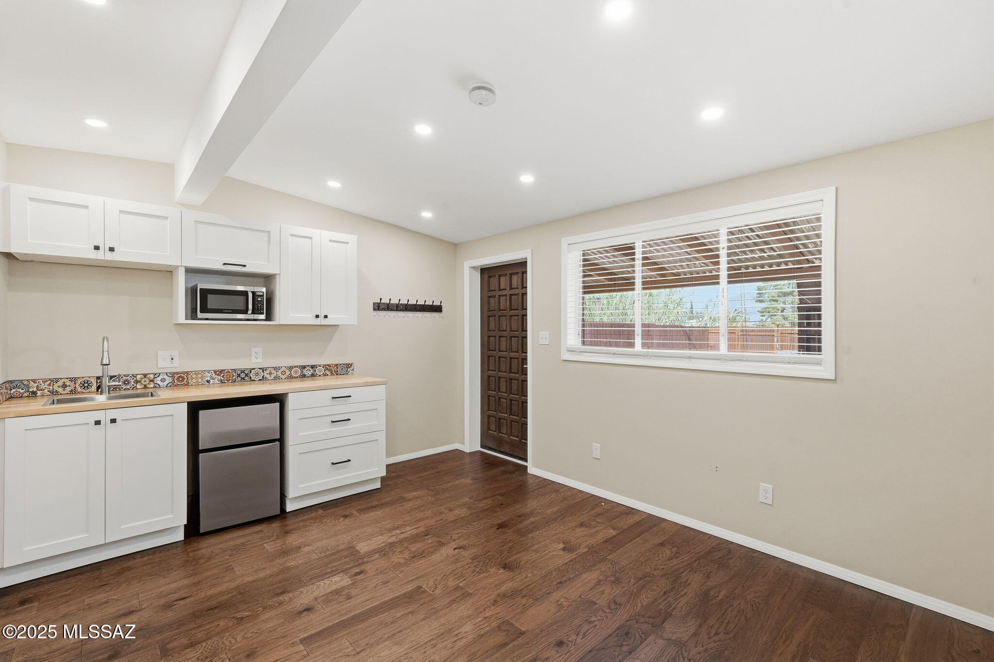 6950 E Hawthorne Street