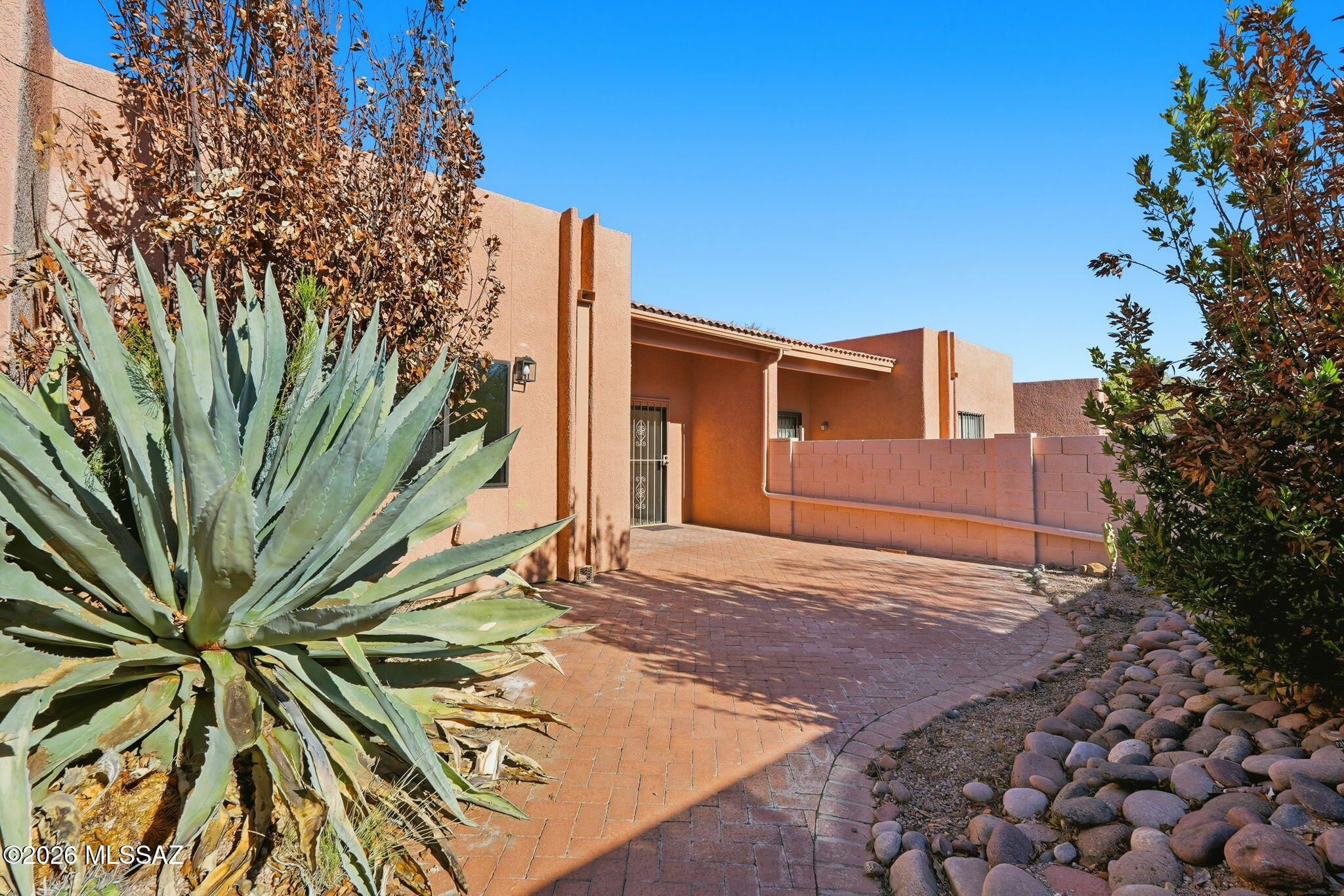 1824 N La Rienda Avenue