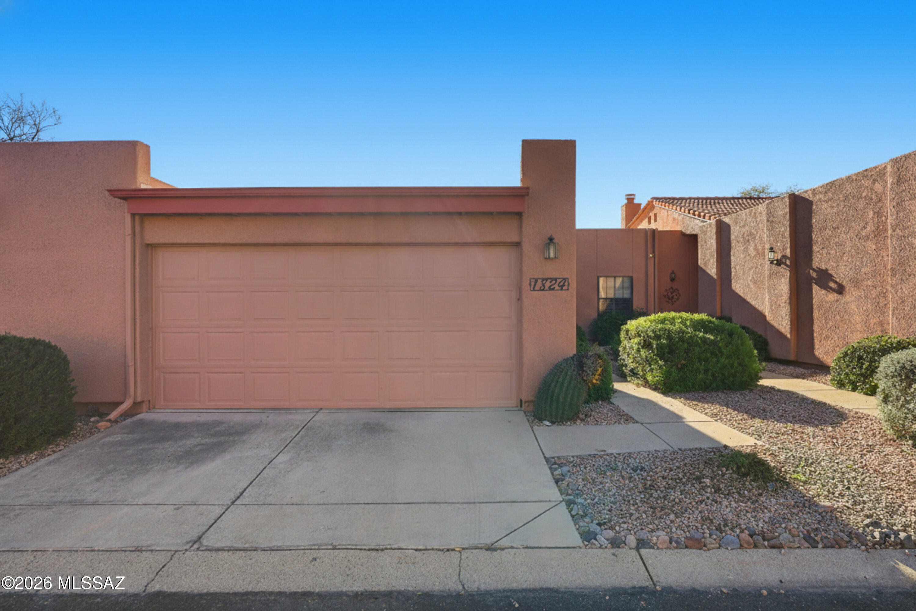 1824 N La Rienda Avenue