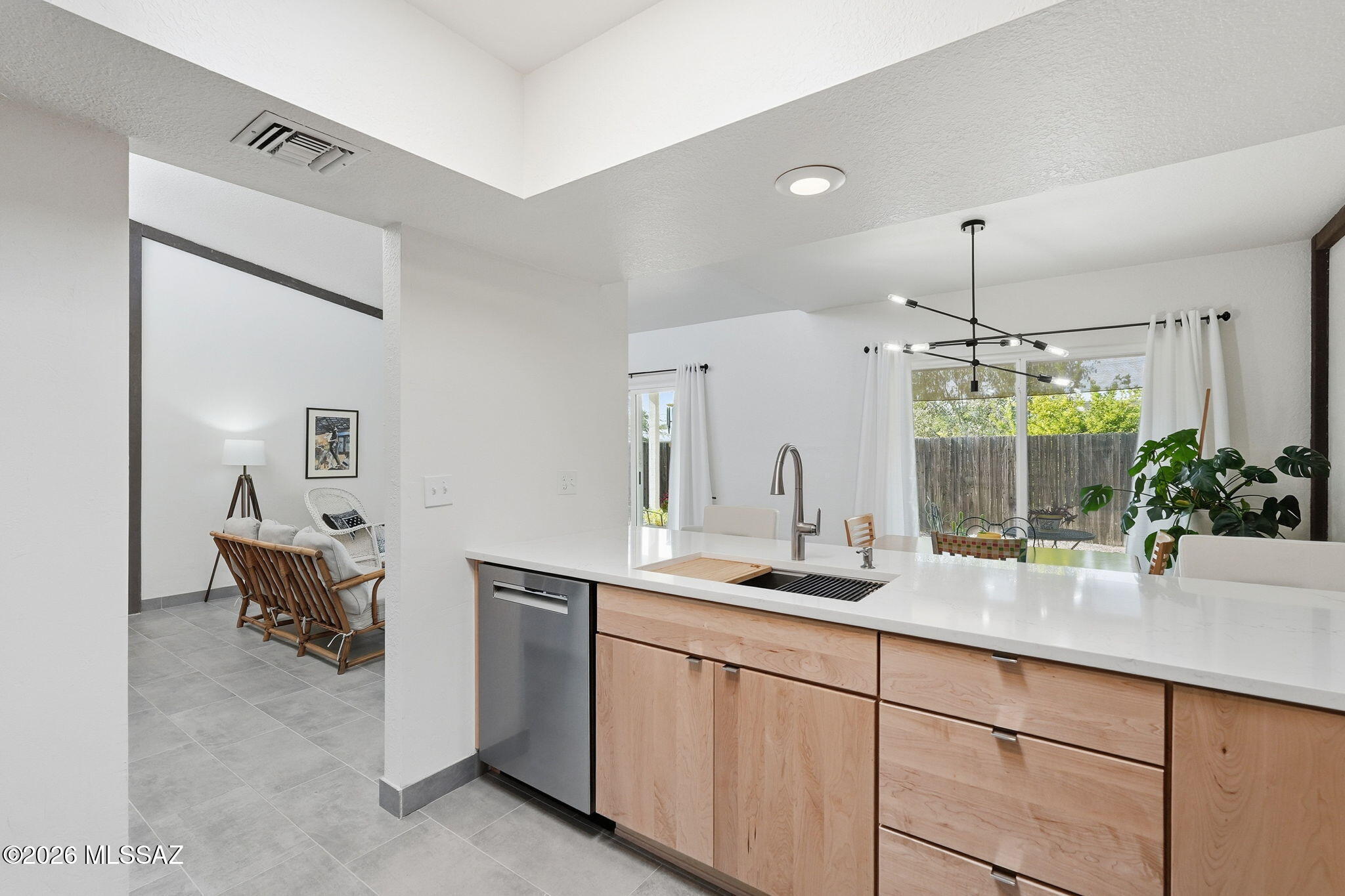 1422 S Desert Vista Drive