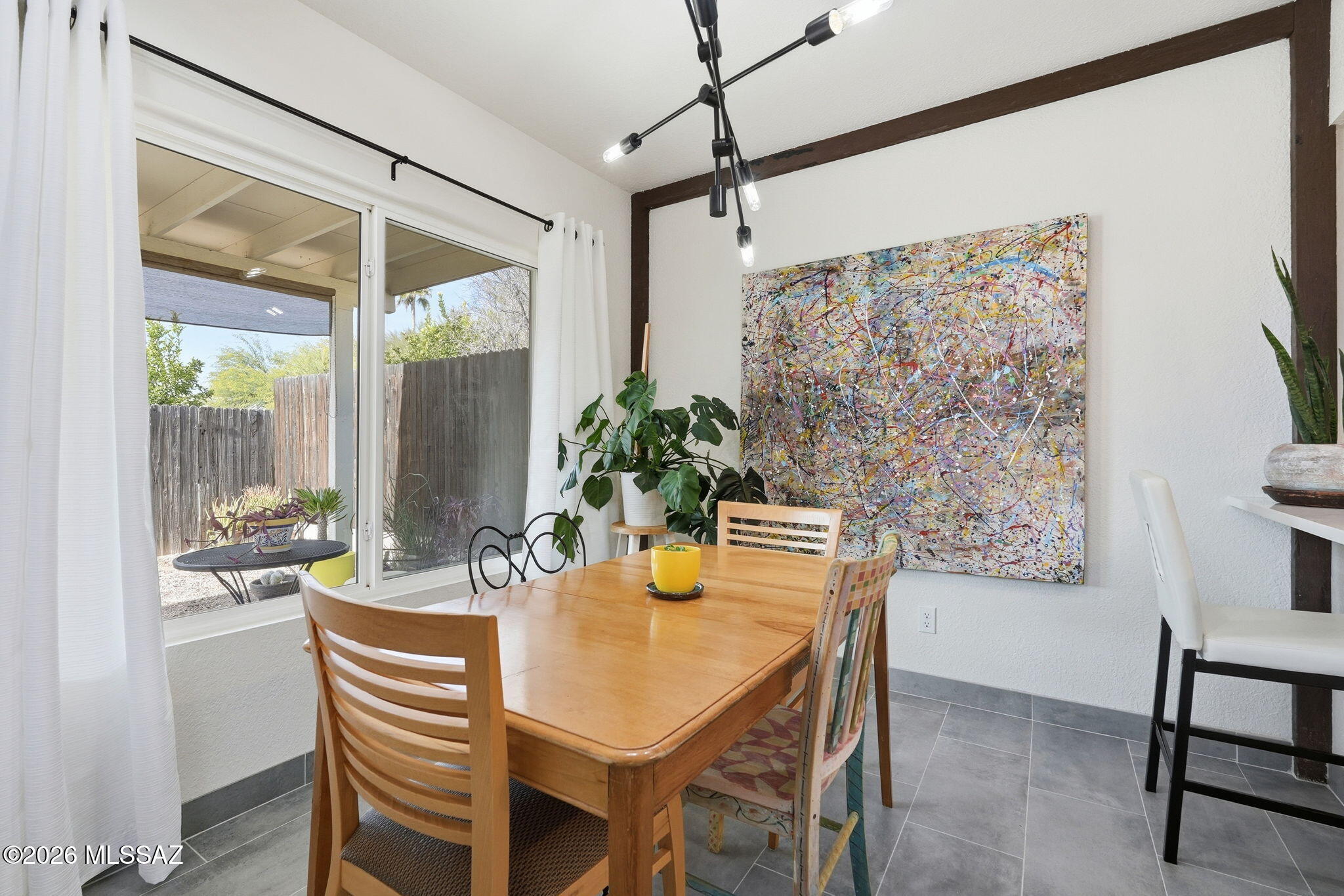 1422 S Desert Vista Drive