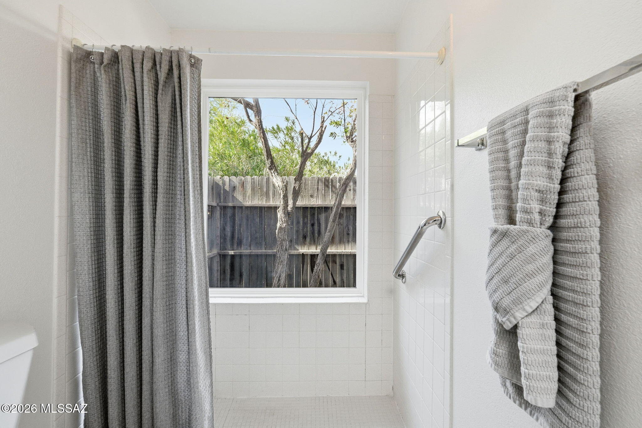 1422 S Desert Vista Drive