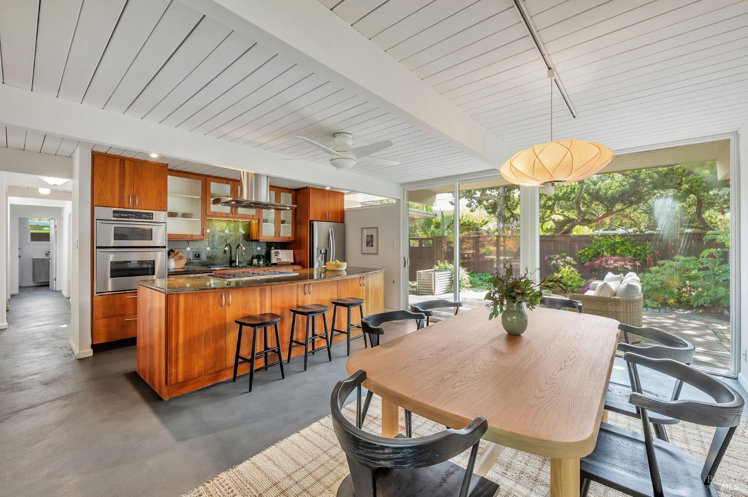 96 Golden Hinde Blvd