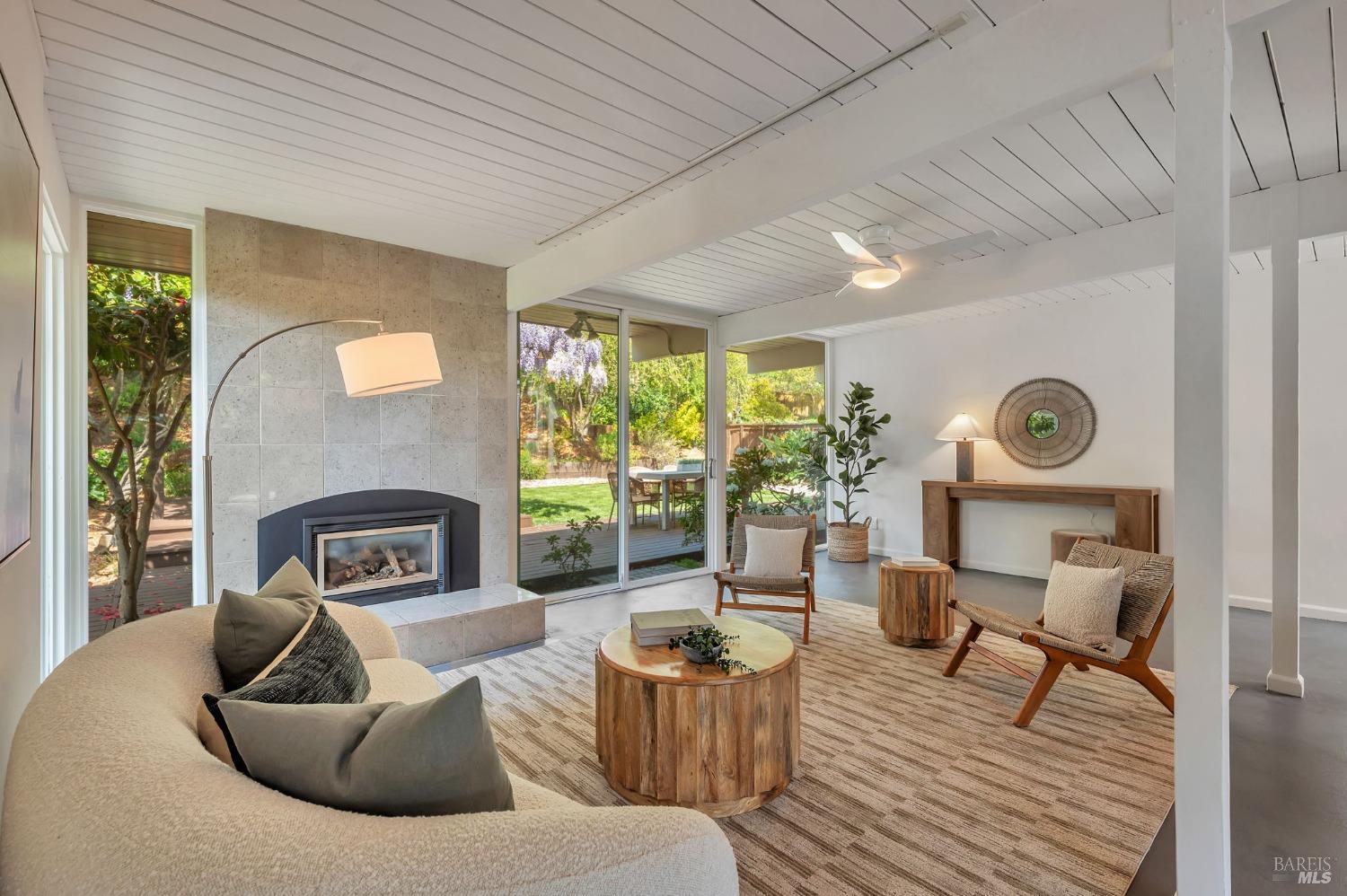 96 Golden Hinde Blvd