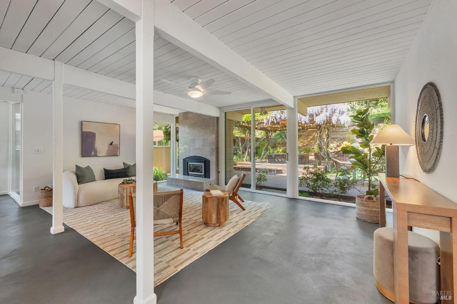 96 Golden Hinde Blvd