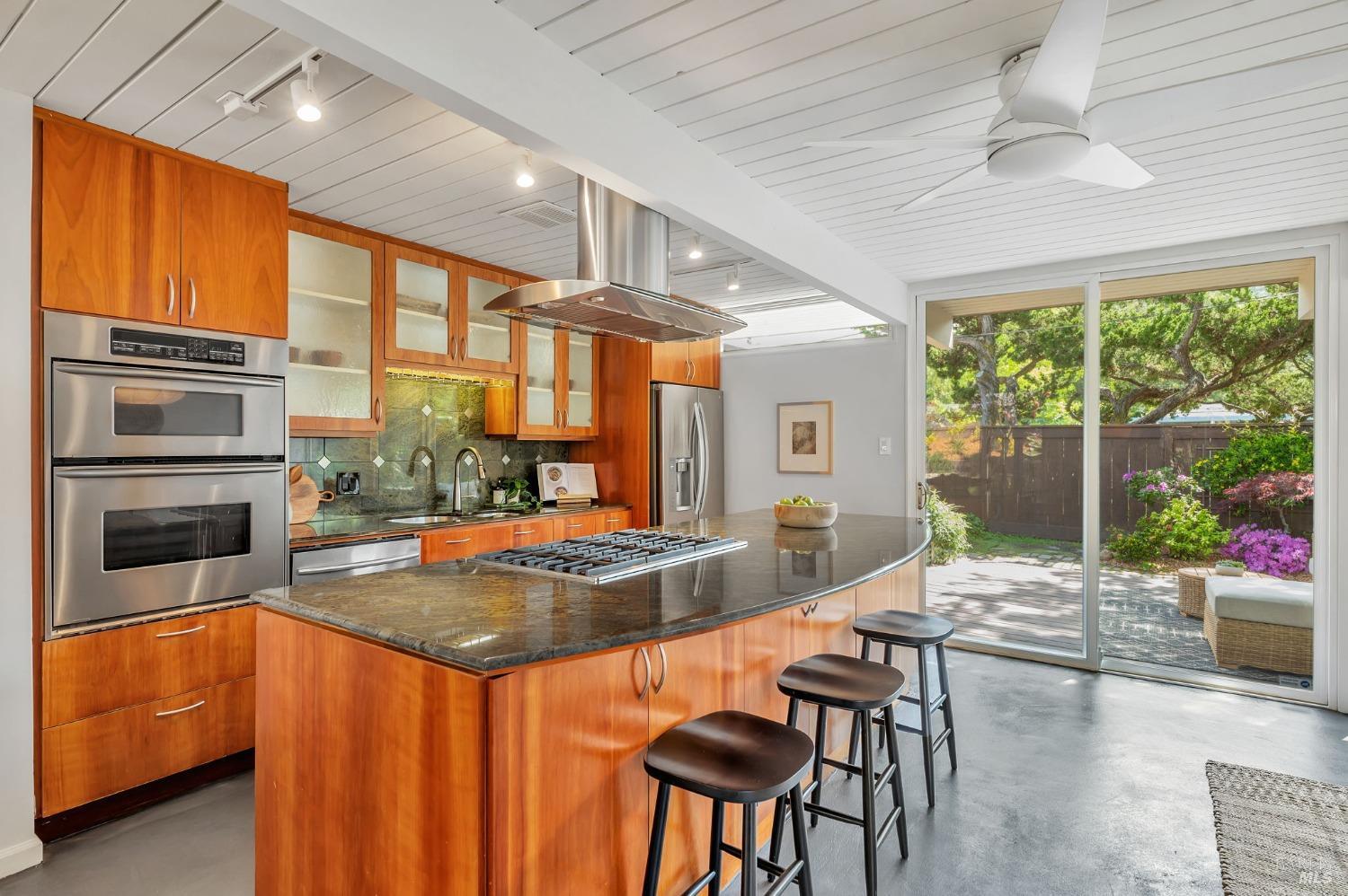 96 Golden Hinde Blvd