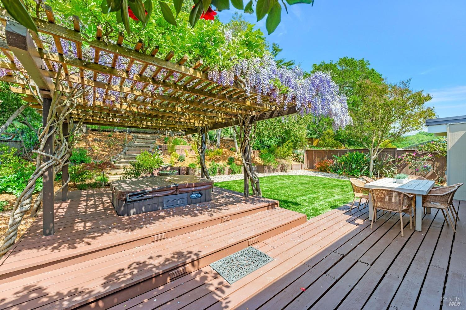 96 Golden Hinde Blvd