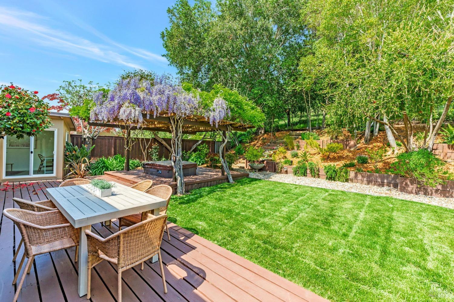 96 Golden Hinde Blvd