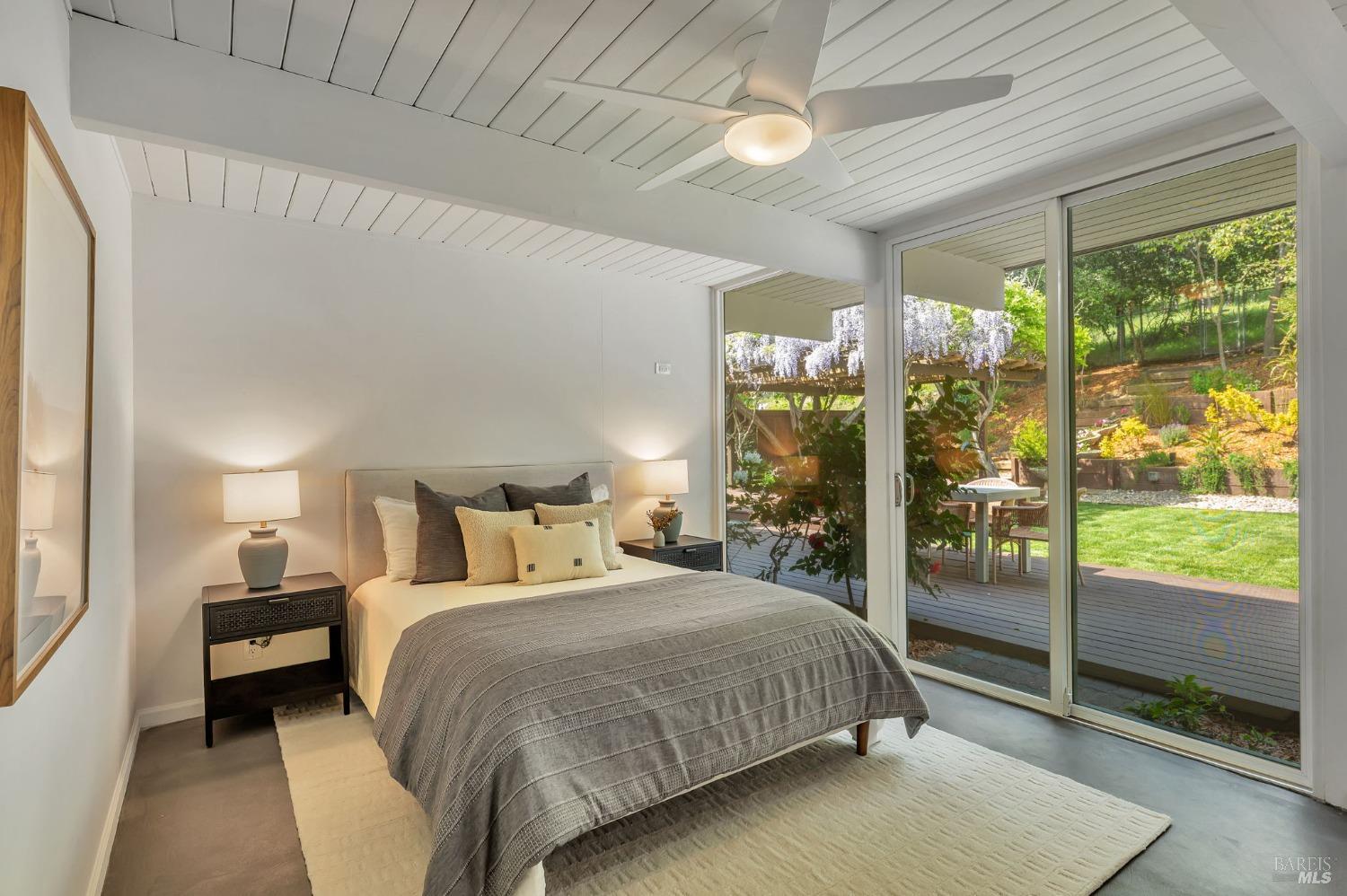 96 Golden Hinde Blvd