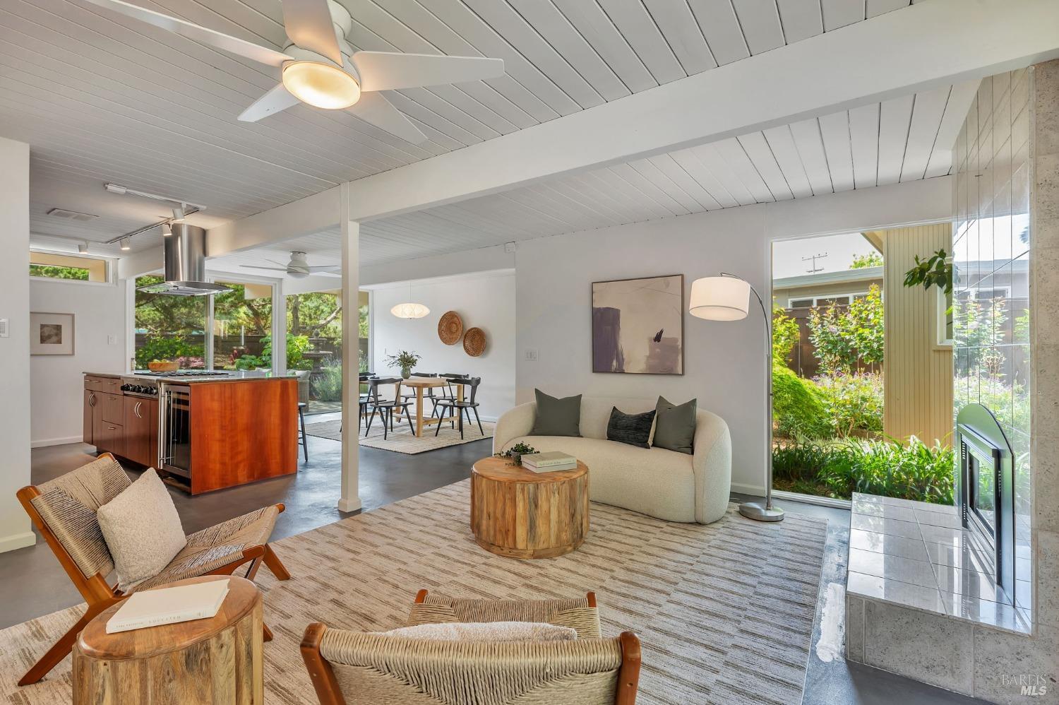 96 Golden Hinde Blvd