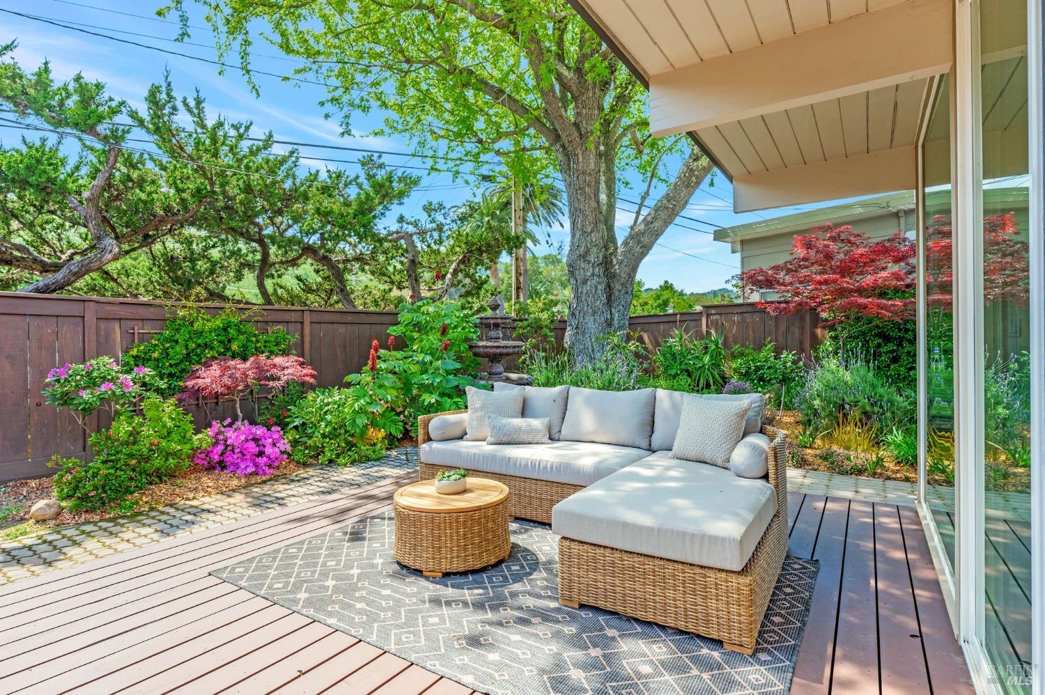 96 Golden Hinde Blvd