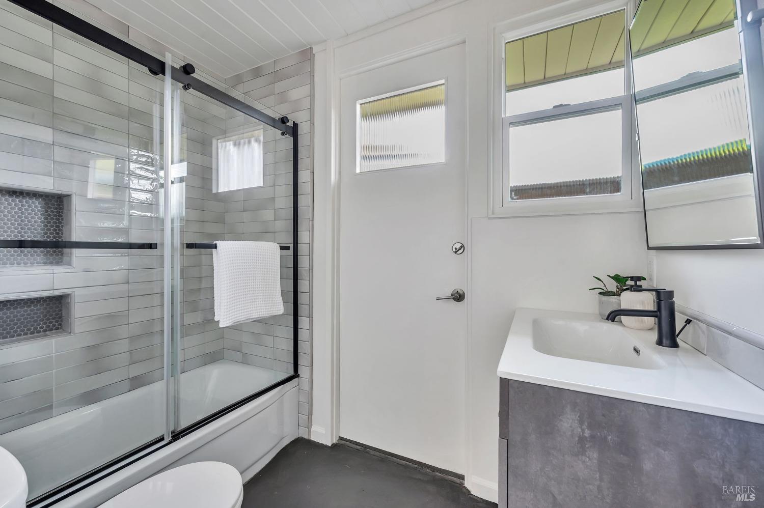 96 Golden Hinde Blvd