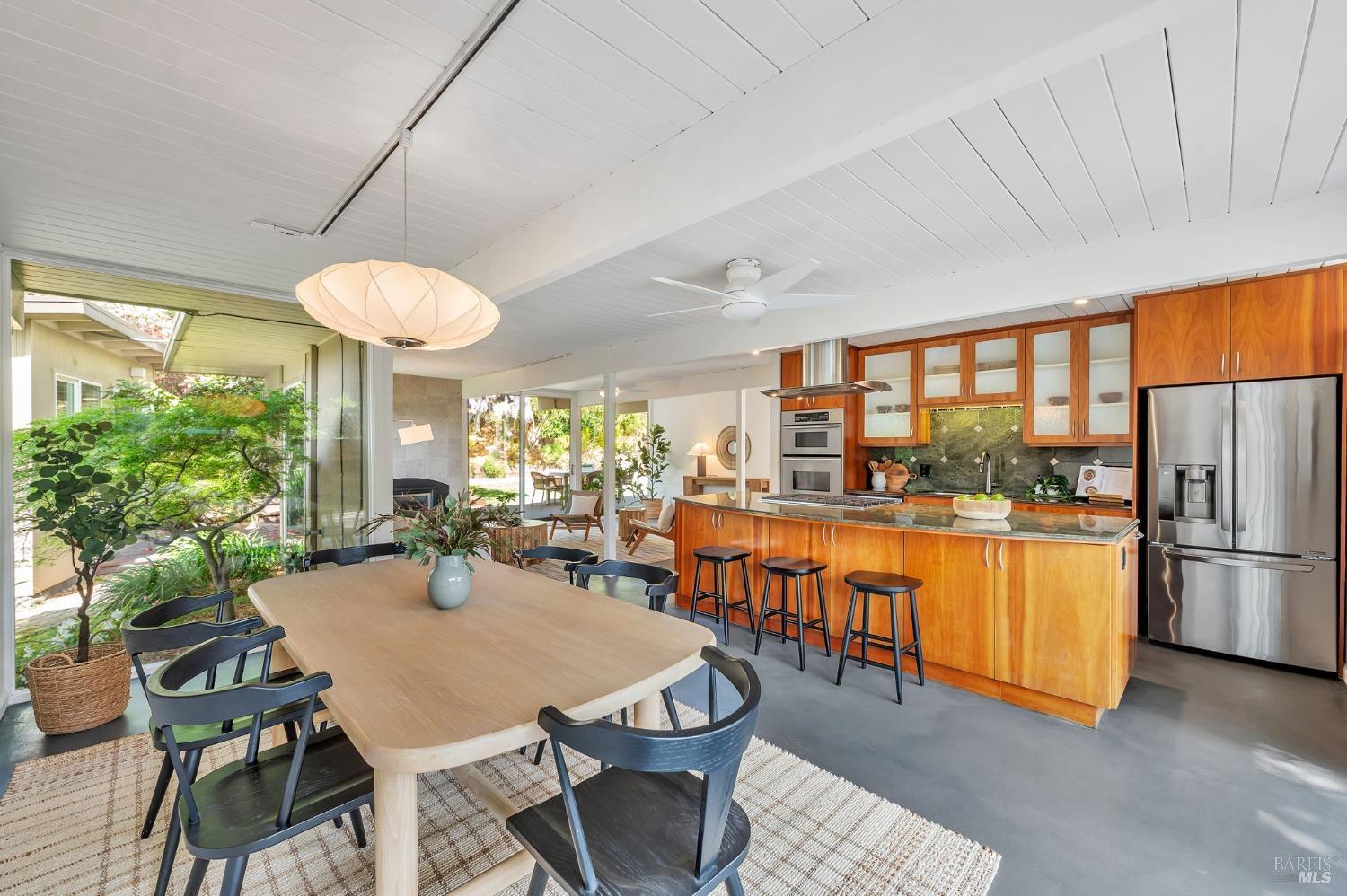 96 Golden Hinde Blvd