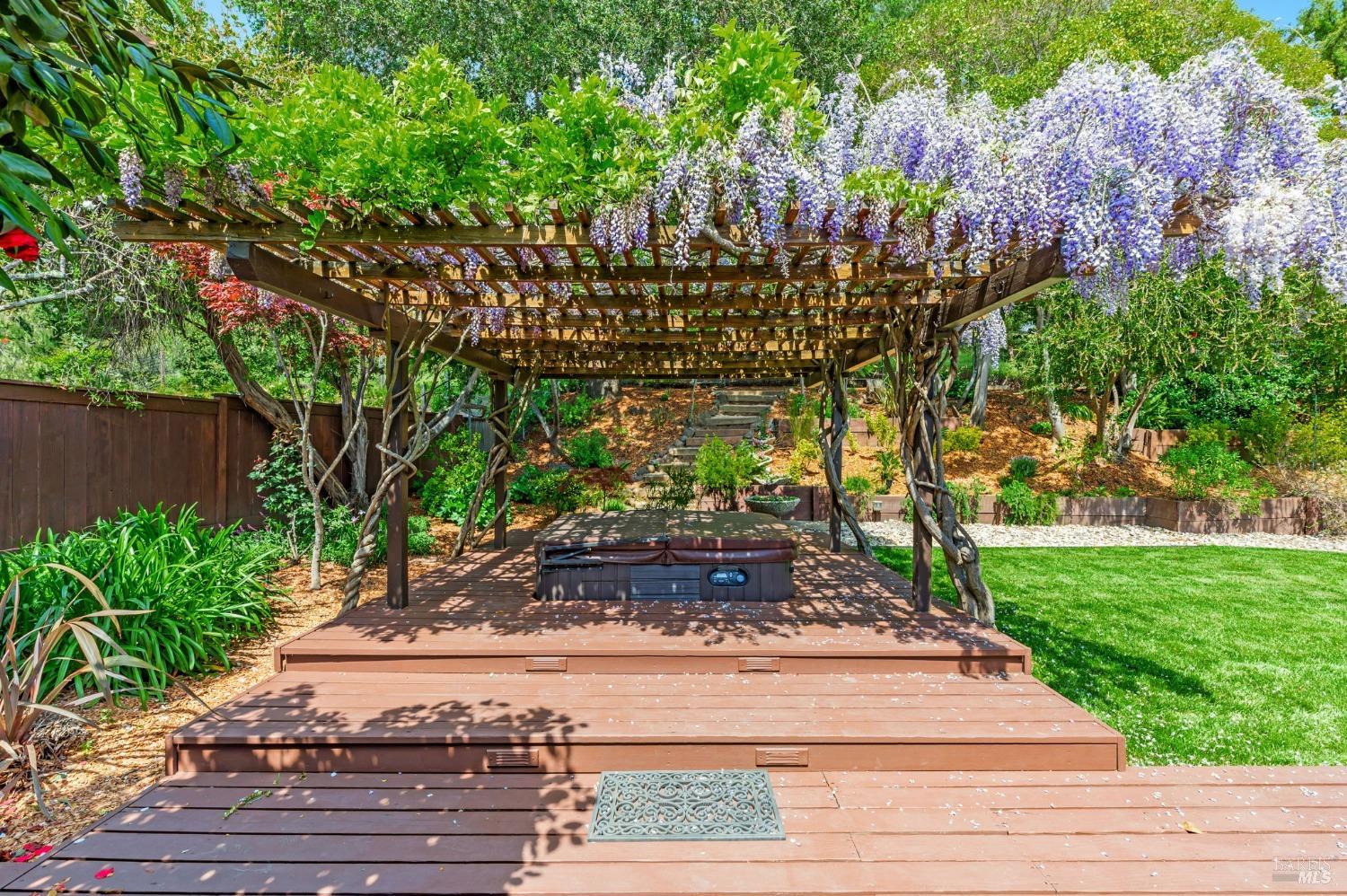 96 Golden Hinde Blvd