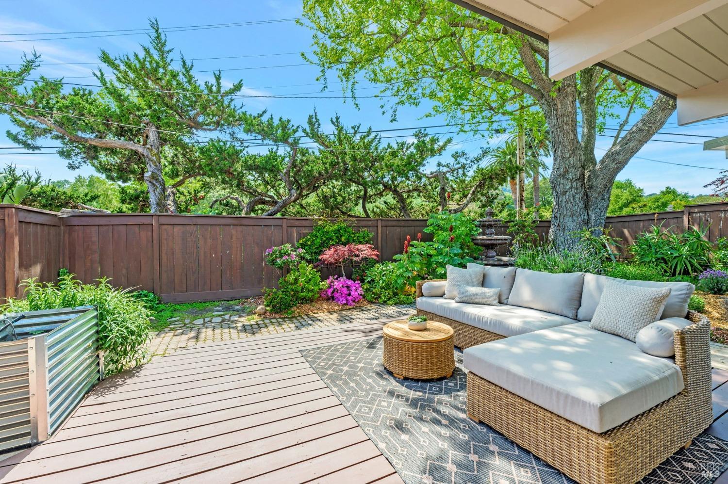 96 Golden Hinde Blvd