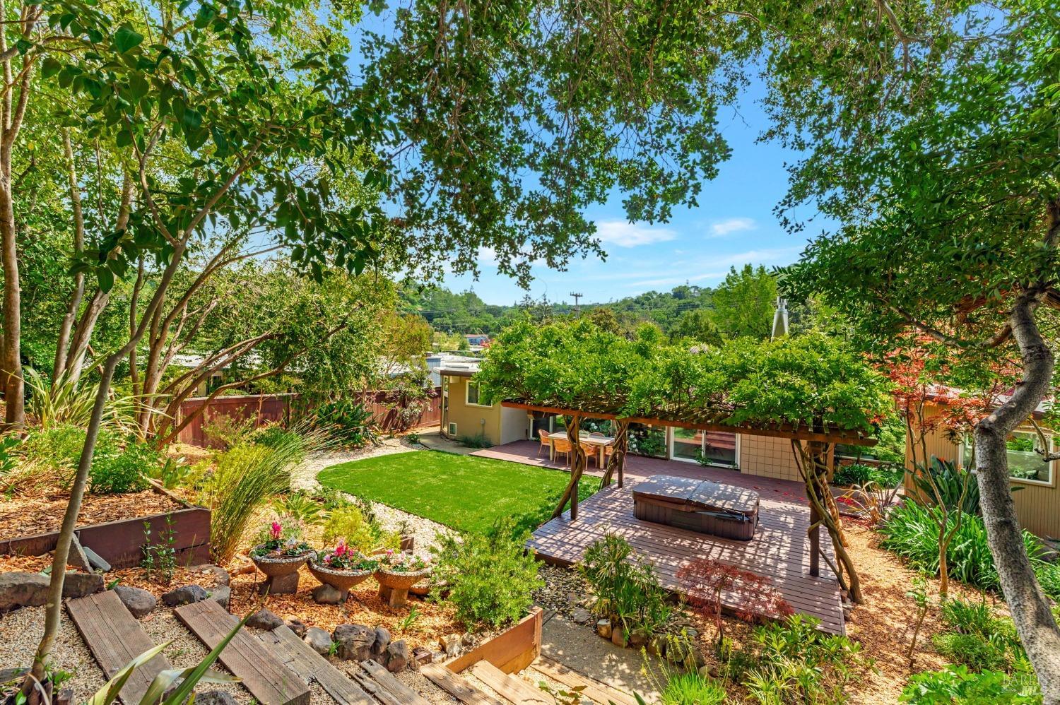 96 Golden Hinde Blvd