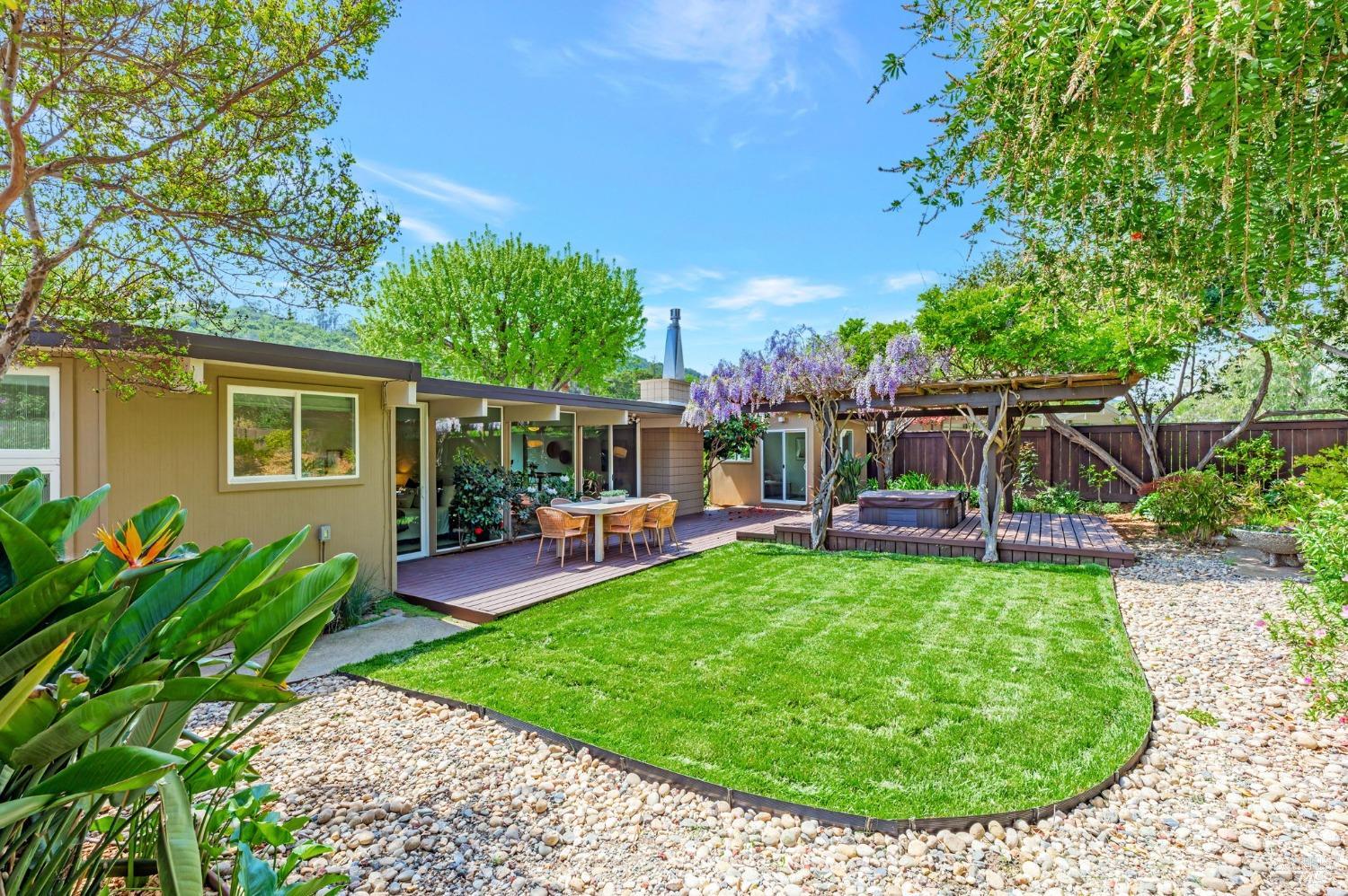 96 Golden Hinde Blvd