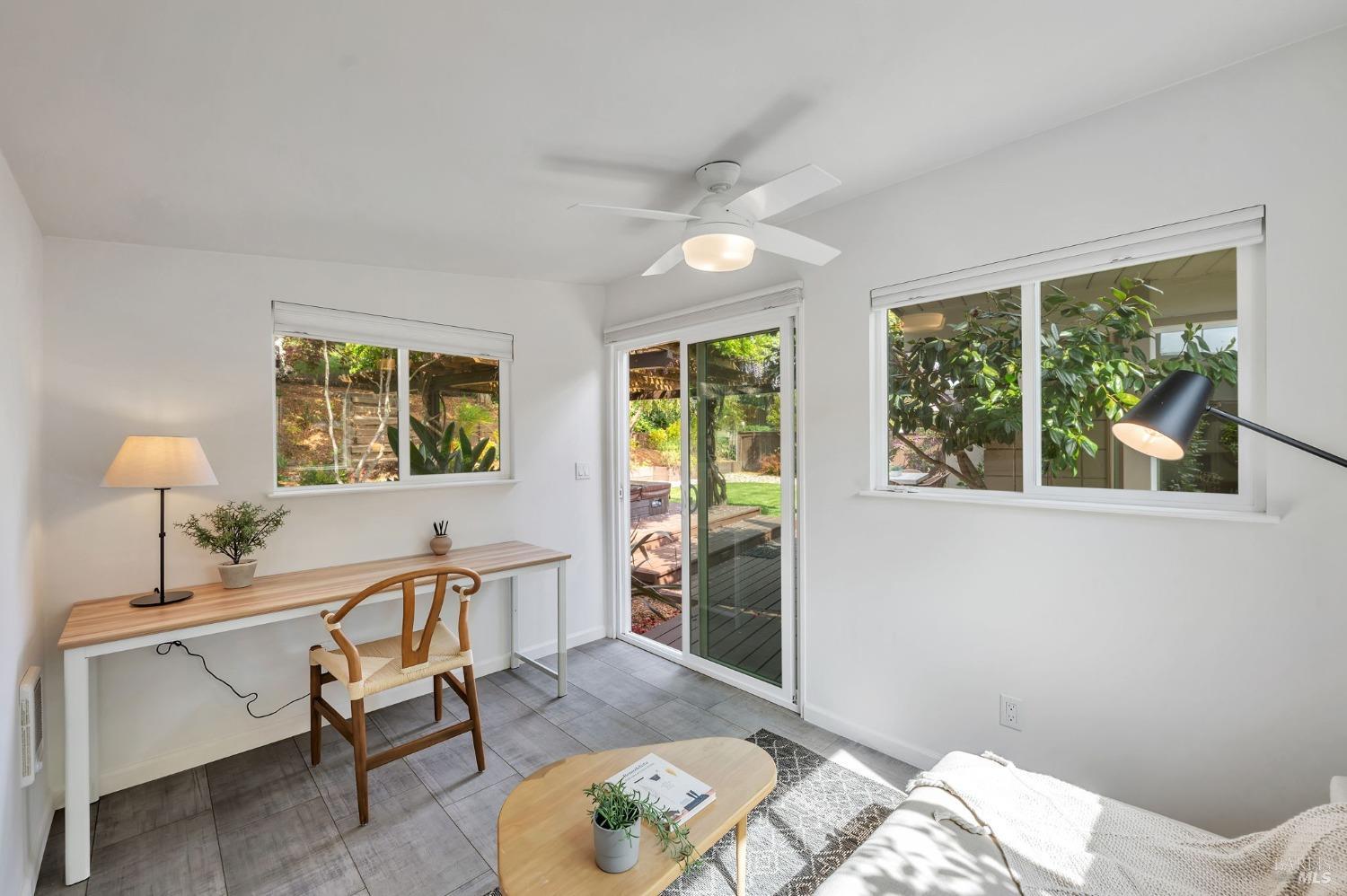 96 Golden Hinde Blvd