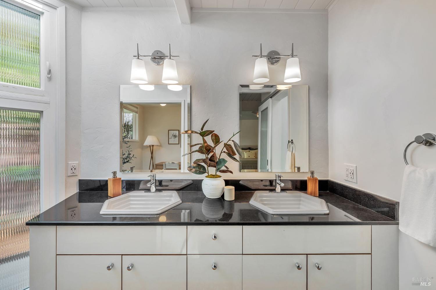 96 Golden Hinde Blvd