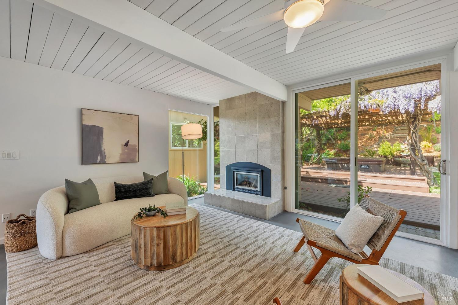 96 Golden Hinde Blvd